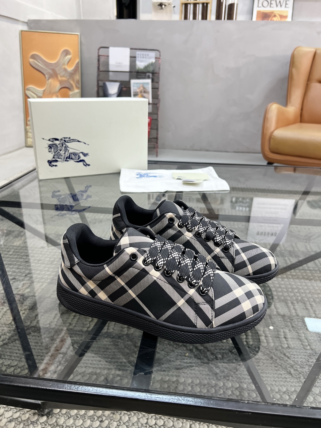  B 🔍顶级代购🇮🇹 巴 炸街男神官网新品专柜同步发售原厂配置，意大利进口格子布面料，超舒适透气牛皮内里