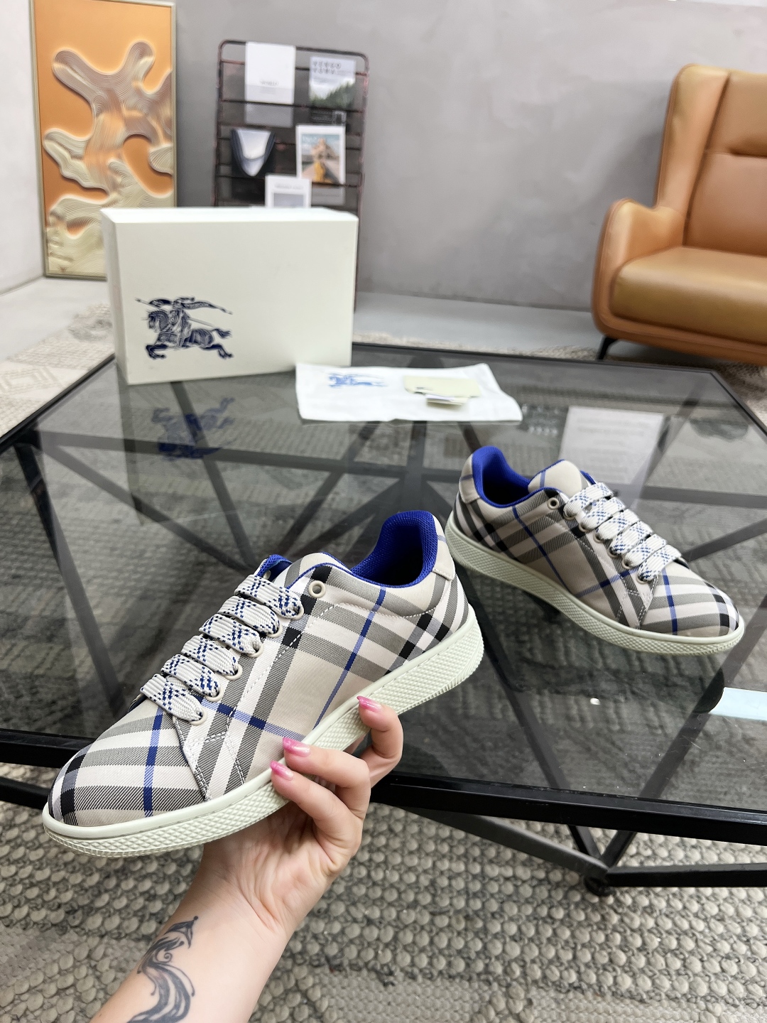  B 🔍顶级代购🇮🇹 巴 炸街男神官网新品专柜同步发售原厂配置，意大利进口格子布面料，超舒适透气牛皮内里