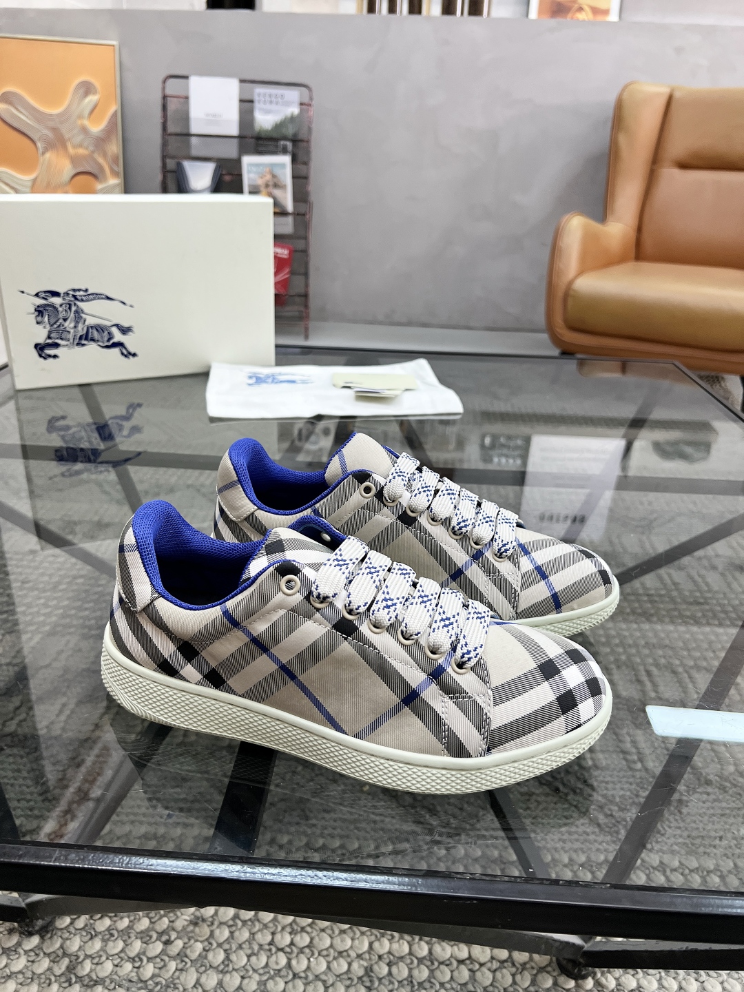  B 🔍顶级代购🇮🇹 巴 炸街男神官网新品专柜同步发售原厂配置，意大利进口格子布面料，超舒适透气牛皮内里