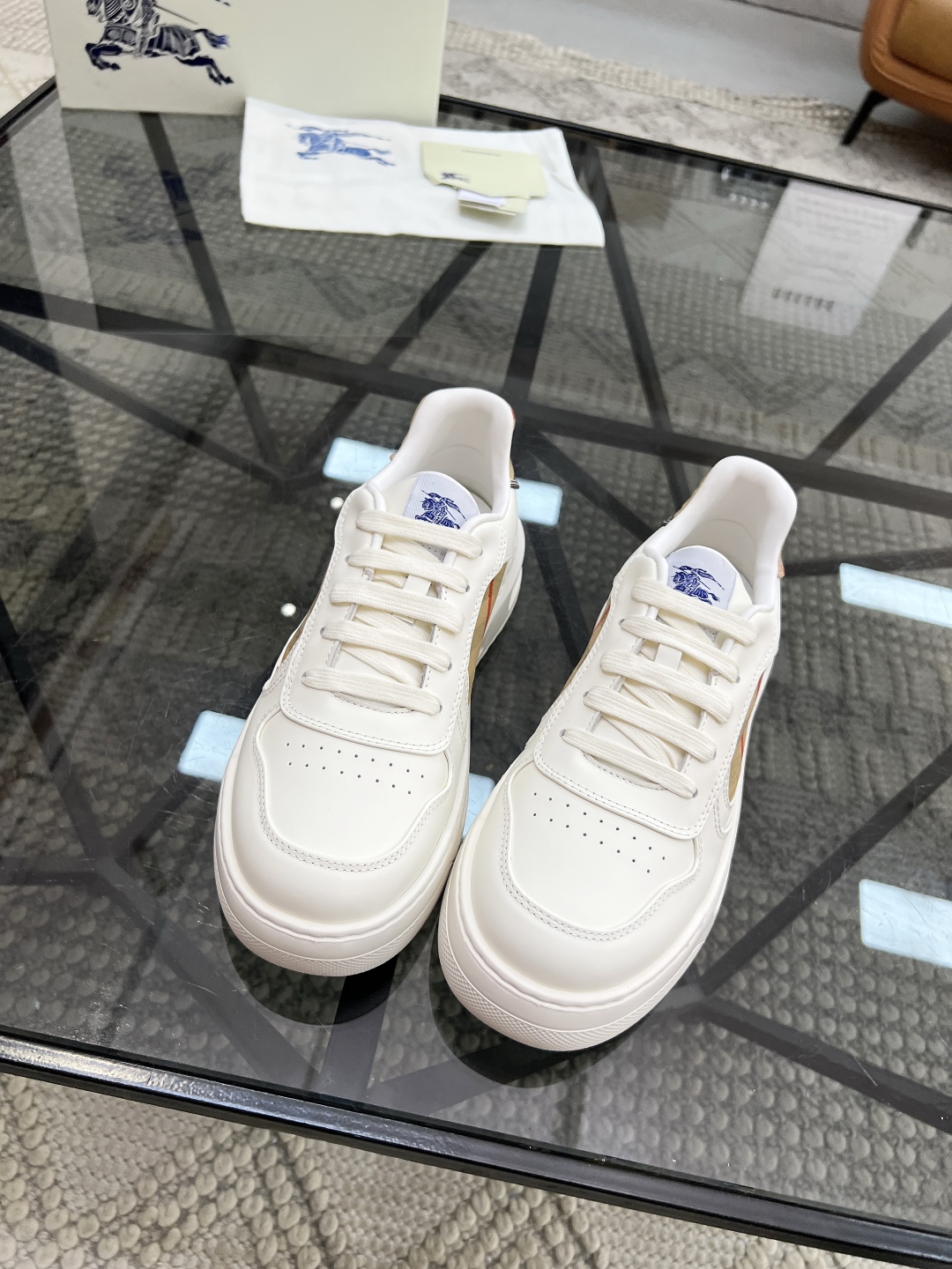  B 🔍顶级代购🇮🇹 巴 炸街男神官网新品专柜同步发售原厂配置，意大利进口牛皮搭配格子布面料，超舒适透气