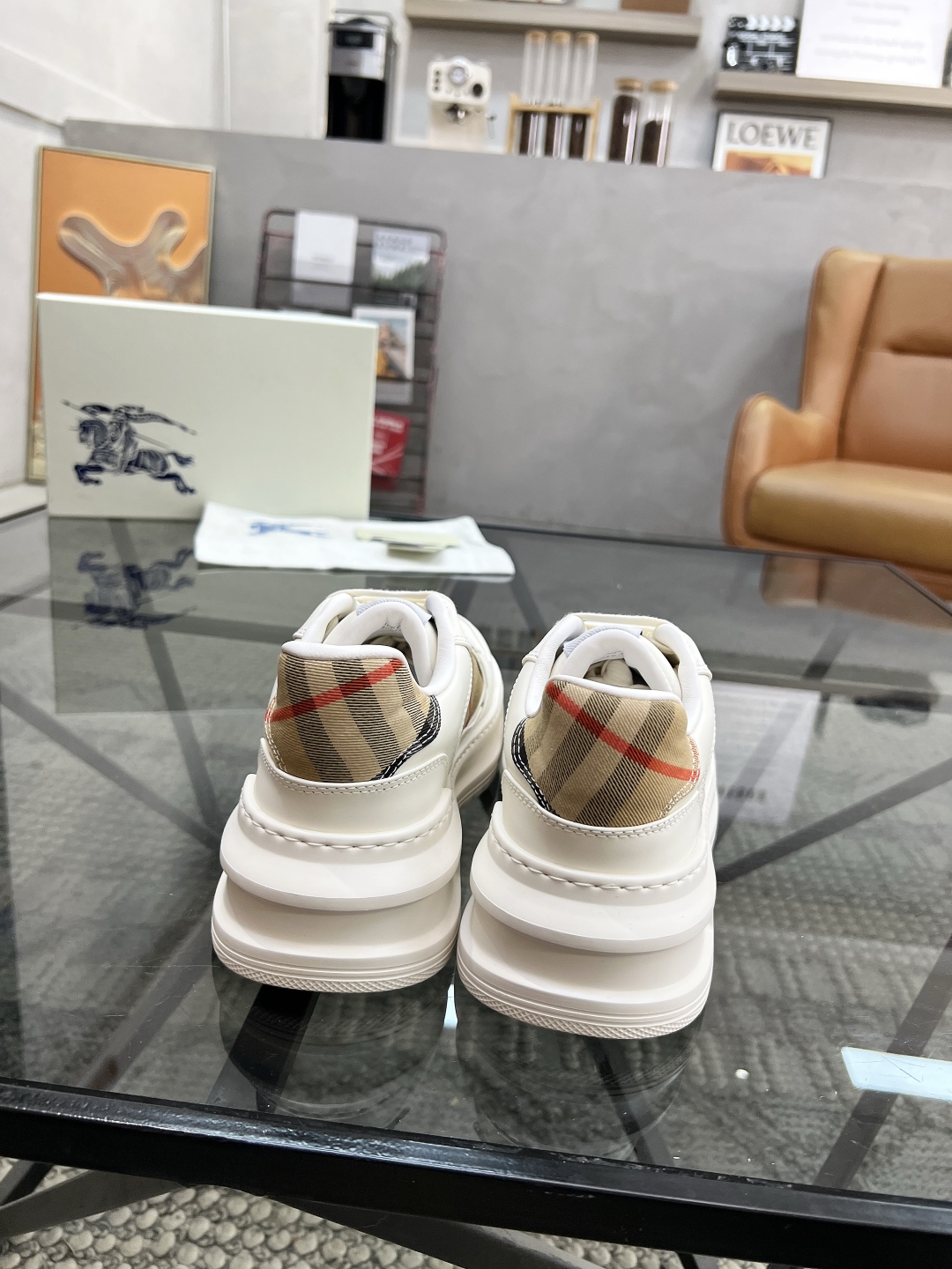  B 🔍顶级代购🇮🇹 巴 炸街男神官网新品专柜同步发售原厂配置，意大利进口牛皮搭配格子布面料，超舒适透气