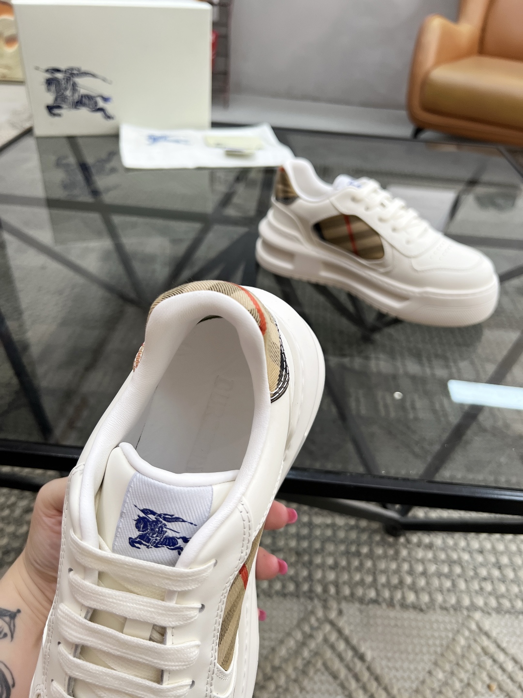 B 🔍顶级代购🇮🇹 巴 炸街男神官网新品专柜同步发售原厂配置，意大利进口牛皮搭配格子布面料，超舒适透气