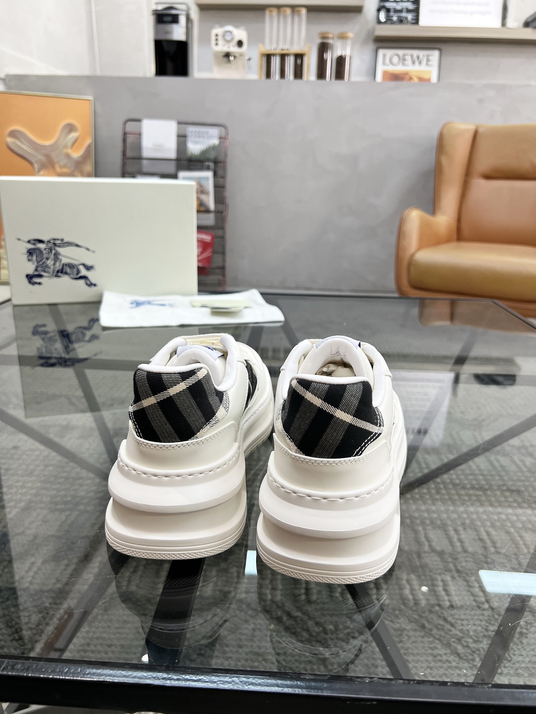  B 🔍顶级代购🇮🇹 巴 炸街男神官网新品专柜同步发售原厂配置，意大利进口牛皮搭配格子布面料，超舒适透气