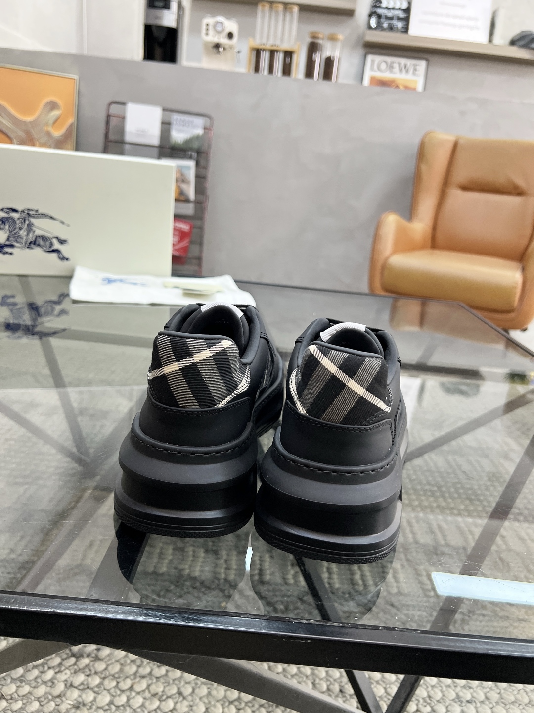 B 🔍顶级代购🇮🇹 巴 炸街男神官网新品专柜同步发售原厂配置，意大利进口牛皮搭配格子布面料，超舒适透气