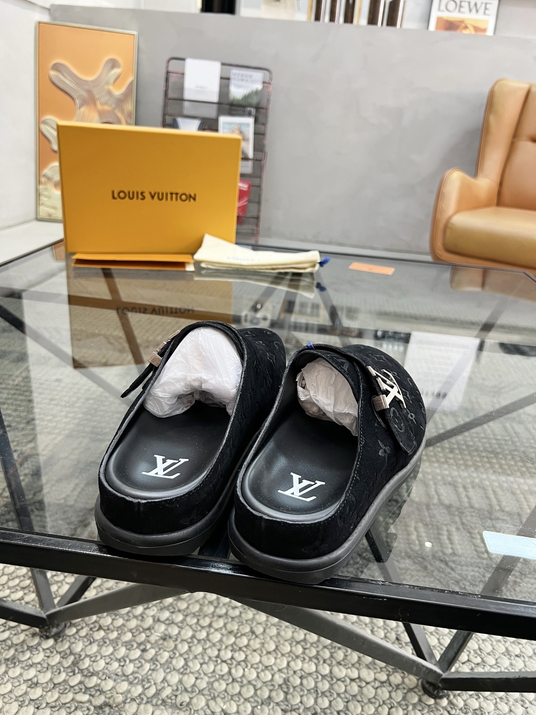  L 🔍顶级代购🇮🇹 路 炸街男神官网半拖新品专柜同步发售原厂配置，意大利进口牛皮面料，高品质压花拼接复