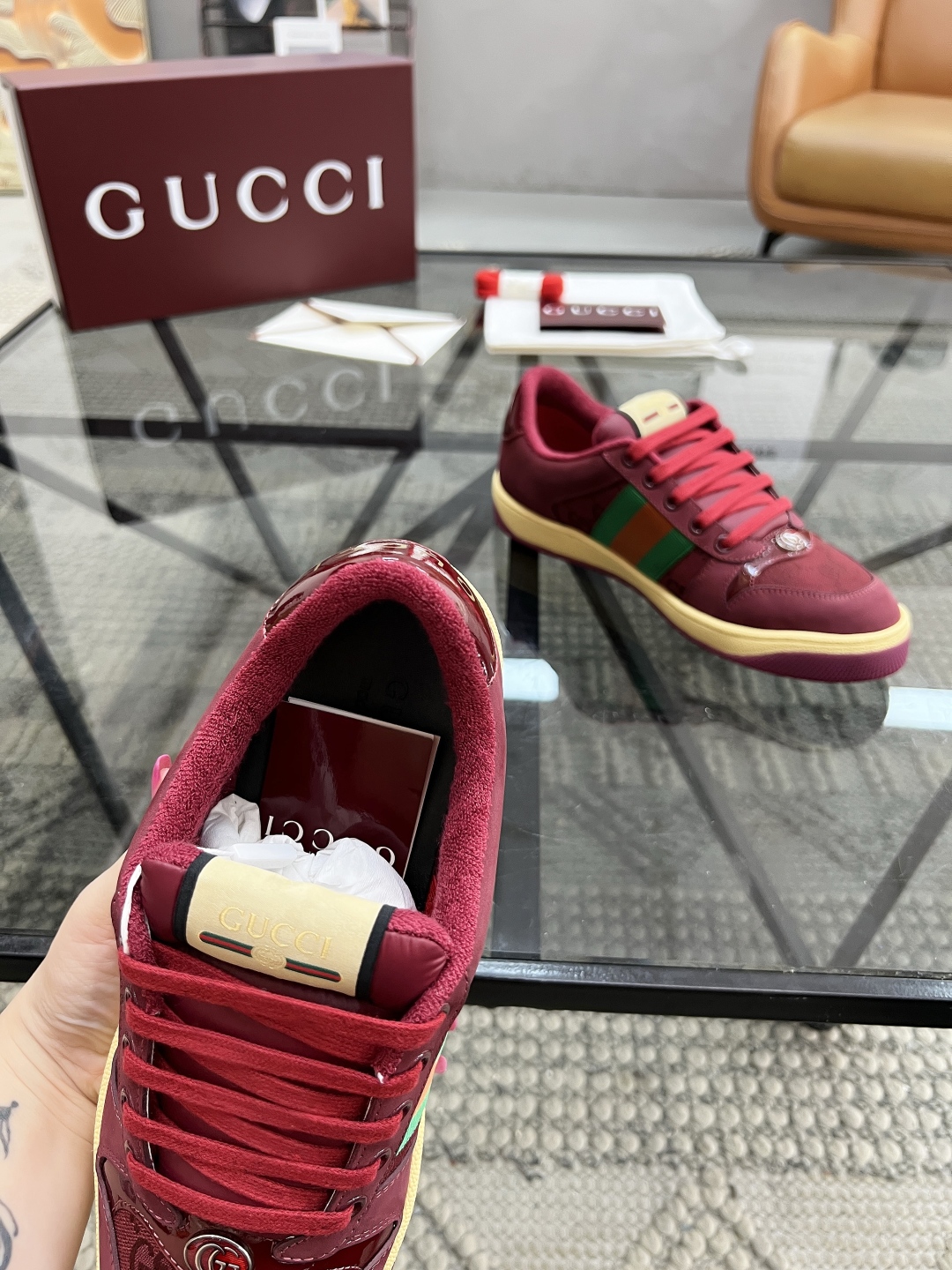  G 🔍顶级代购🇮🇹古 炸街情侣👫款潮鞋专柜同步发售原厂配置，意大利进口进口牛皮搭配G布面料，高品质拼接