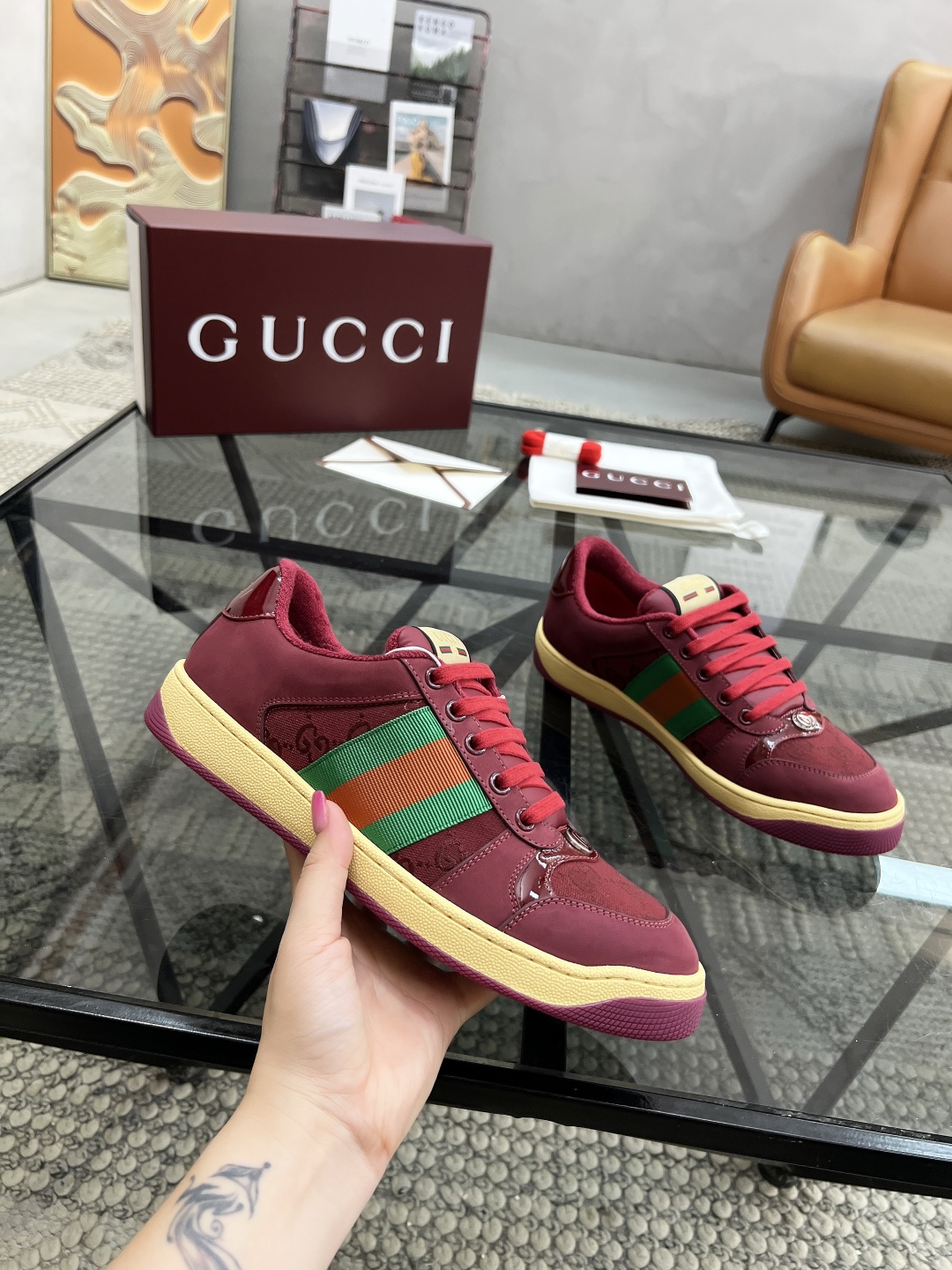  G 🔍顶级代购🇮🇹古 炸街情侣👫款潮鞋专柜同步发售原厂配置，意大利进口进口牛皮搭配G布面料，高品质拼接