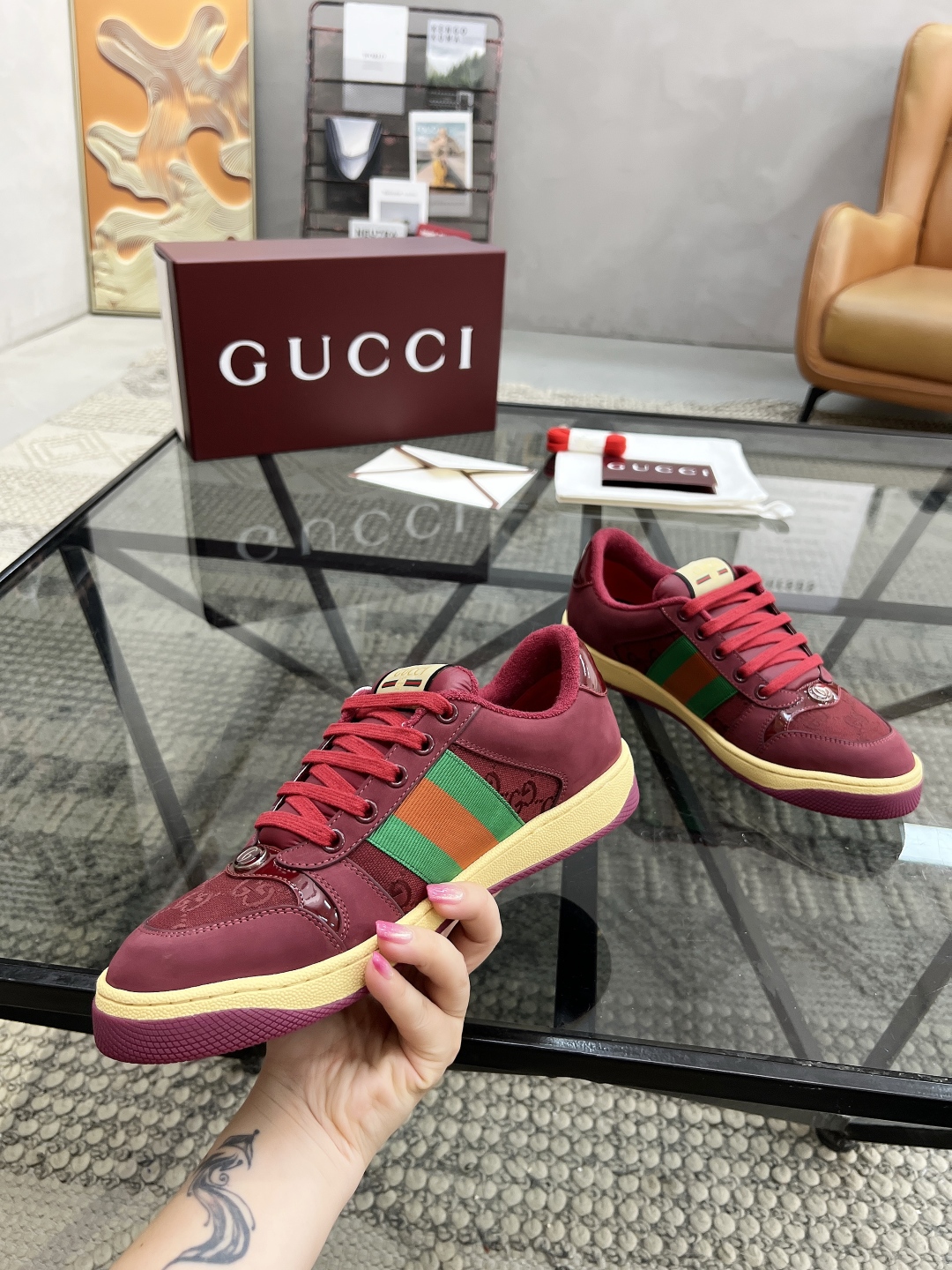  G 🔍顶级代购🇮🇹古 炸街情侣👫款潮鞋专柜同步发售原厂配置，意大利进口进口牛皮搭配G布面料，高品质拼接