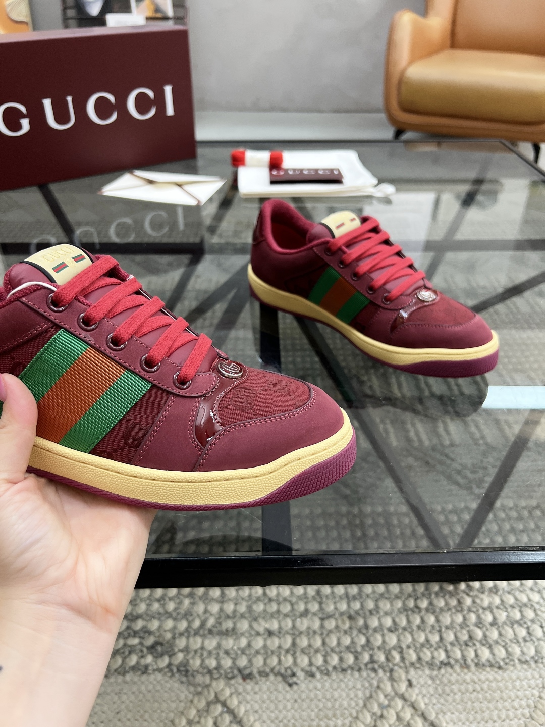  G 🔍顶级代购🇮🇹古 炸街情侣👫款潮鞋专柜同步发售原厂配置，意大利进口进口牛皮搭配G布面料，高品质拼接