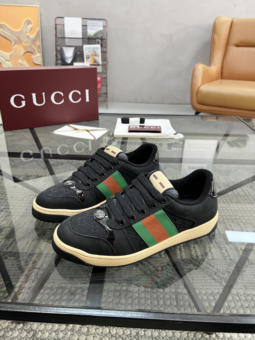  G 🔍顶级代购🇮🇹古 炸街情侣👫款潮鞋专柜同步发售原厂配置，意大利进口进口牛皮搭配G布面料，高品质拼接