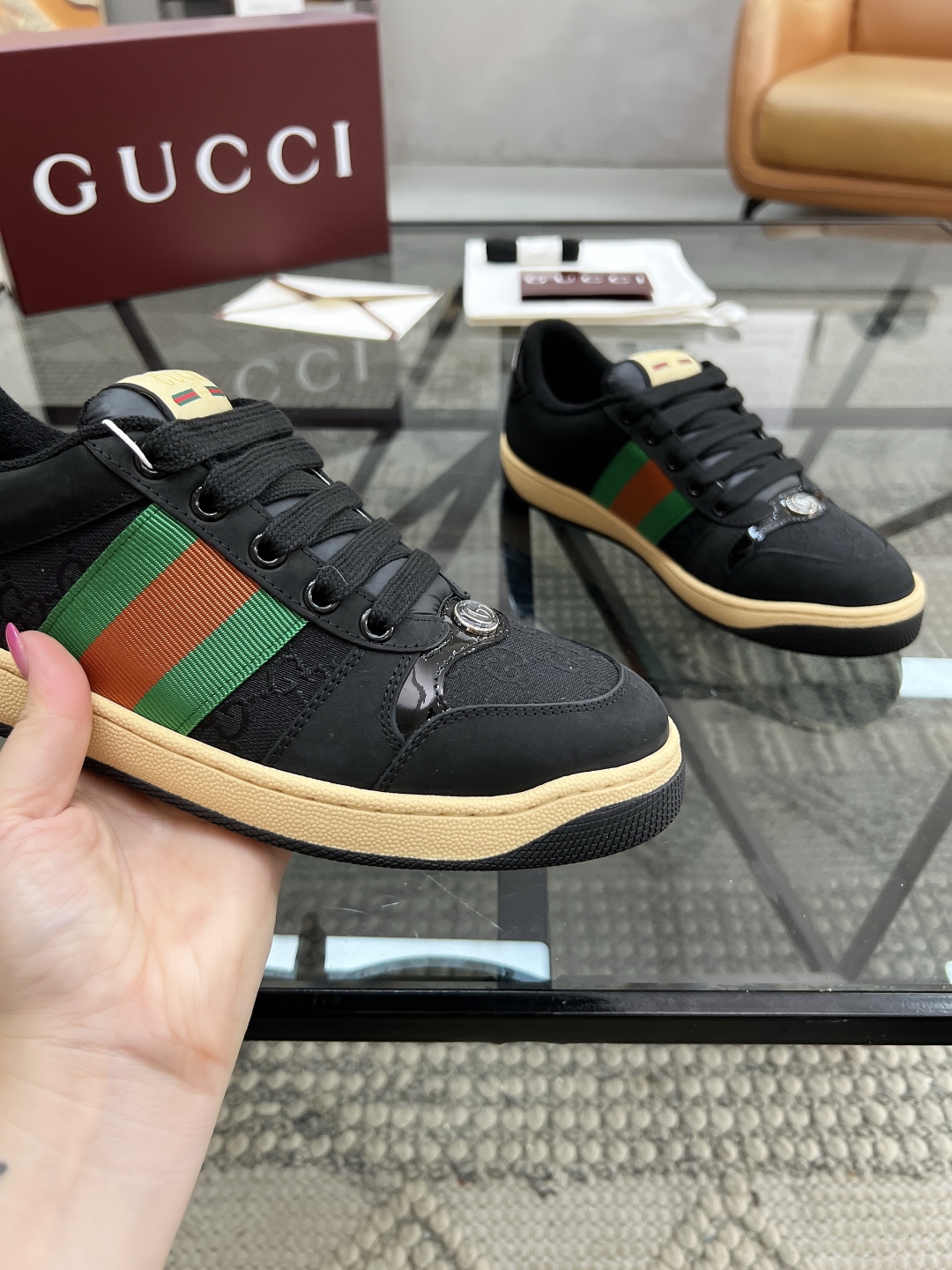  G 🔍顶级代购🇮🇹古 炸街情侣👫款潮鞋专柜同步发售原厂配置，意大利进口进口牛皮搭配G布面料，高品质拼接