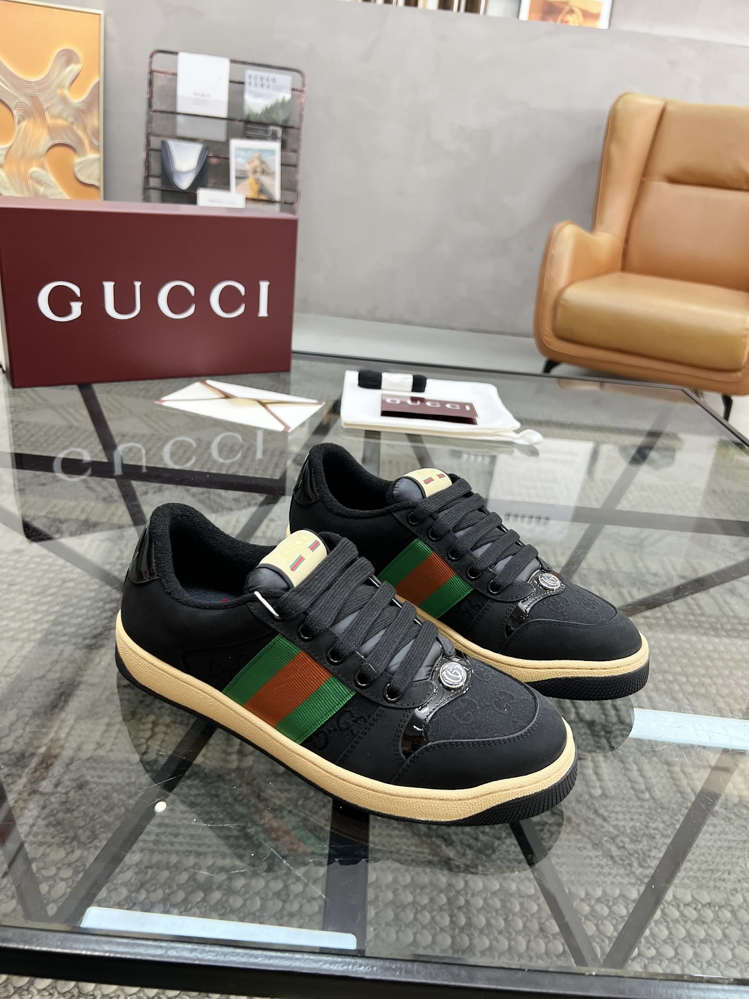  G 🔍顶级代购🇮🇹古 炸街情侣👫款潮鞋专柜同步发售原厂配置，意大利进口进口牛皮搭配G布面料，高品质拼接