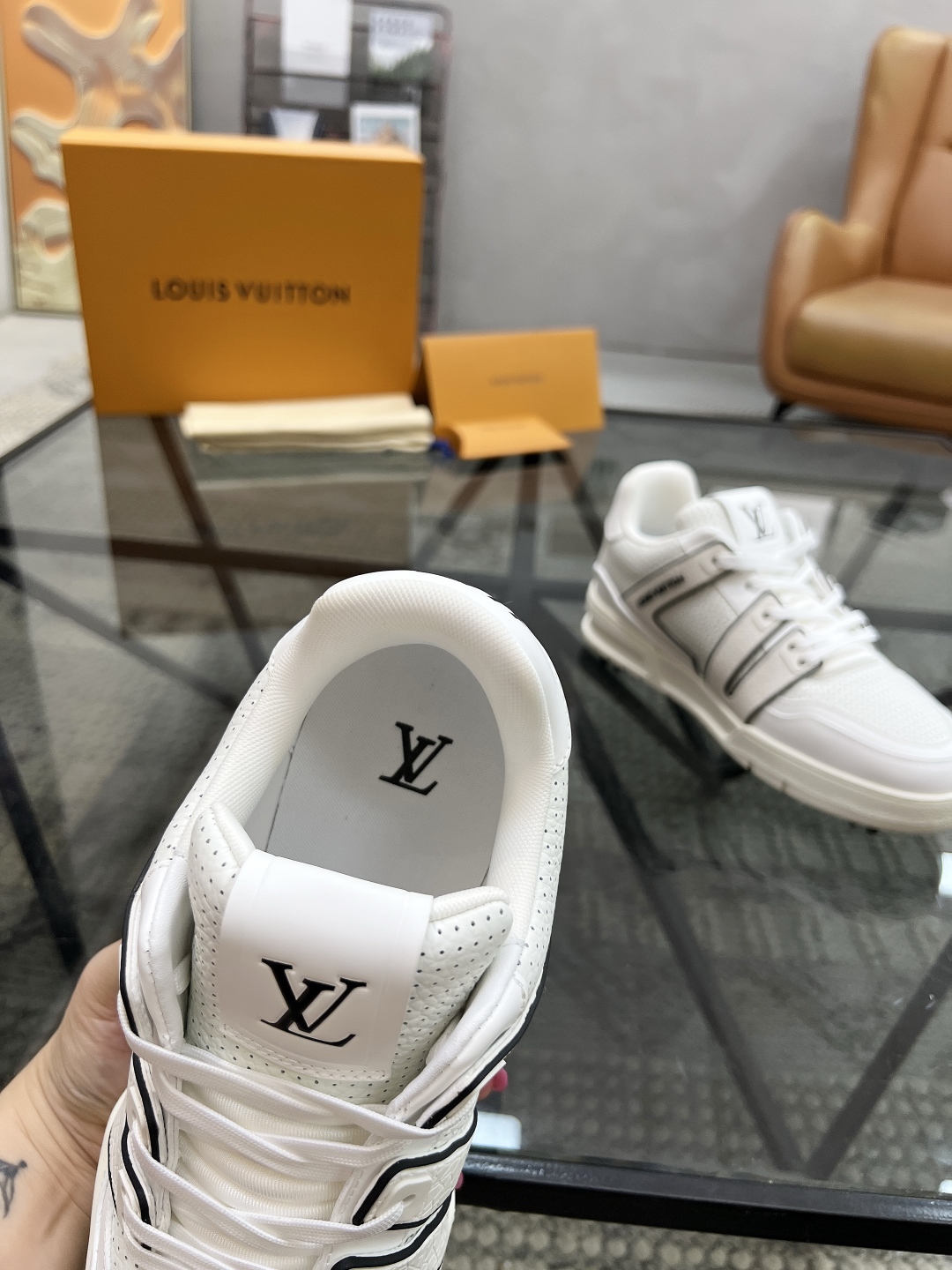  L 🔍顶级代购🇮🇹 路 炸街男神爆款运动板鞋专柜同步，鞋面意大利进口牛皮面料，高品质拼接缤纷色彩复杂工