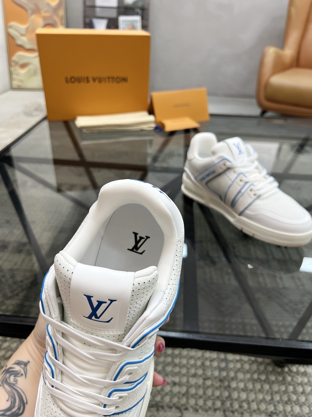  L 🔍顶级代购🇮🇹 路 炸街男神爆款运动板鞋专柜同步，鞋面意大利进口牛皮面料，高品质拼接缤纷色彩复杂工