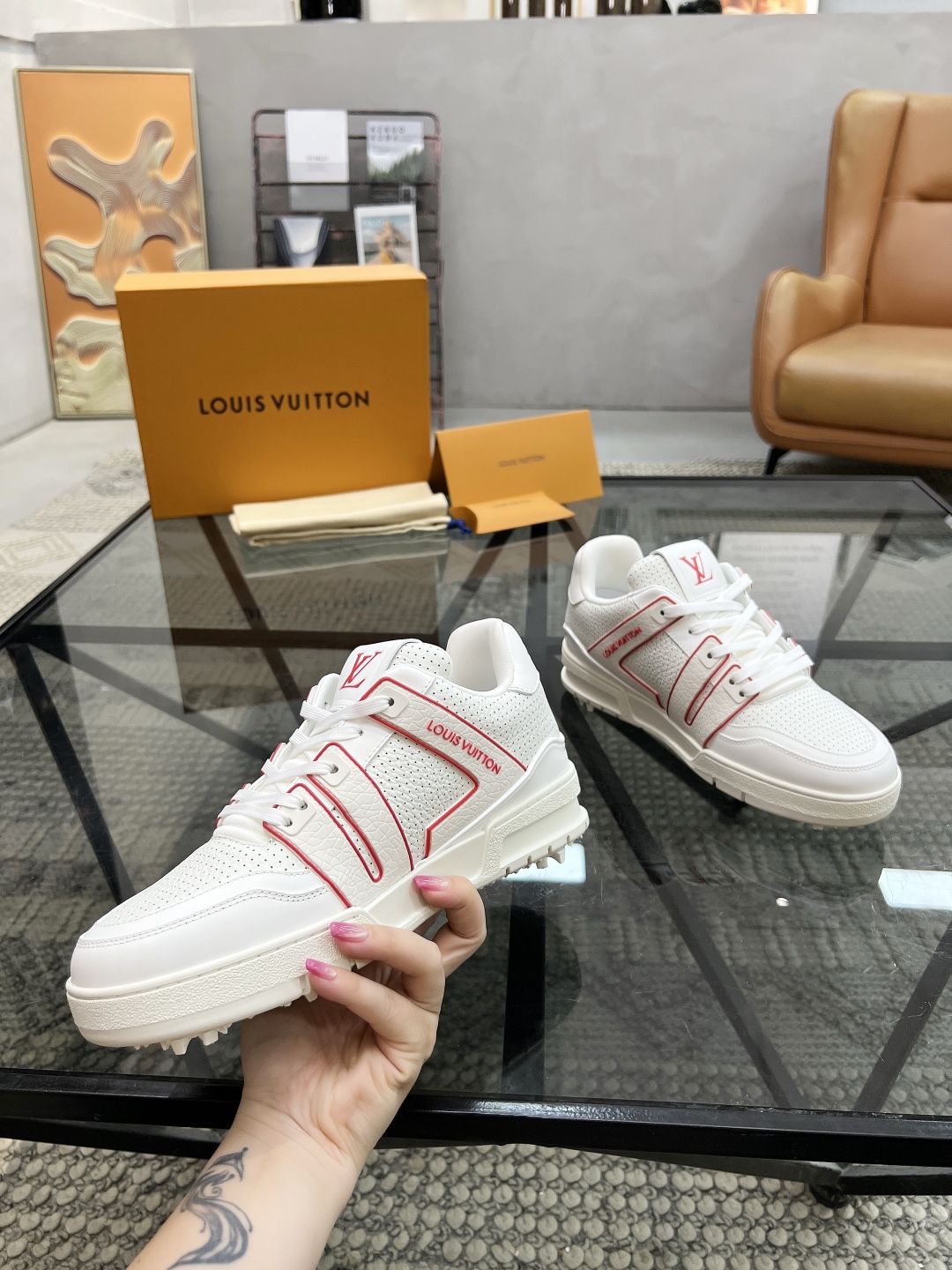  L 🔍顶级代购🇮🇹 路 炸街男神爆款运动板鞋专柜同步，鞋面意大利进口牛皮面料，高品质拼接缤纷色彩复杂工