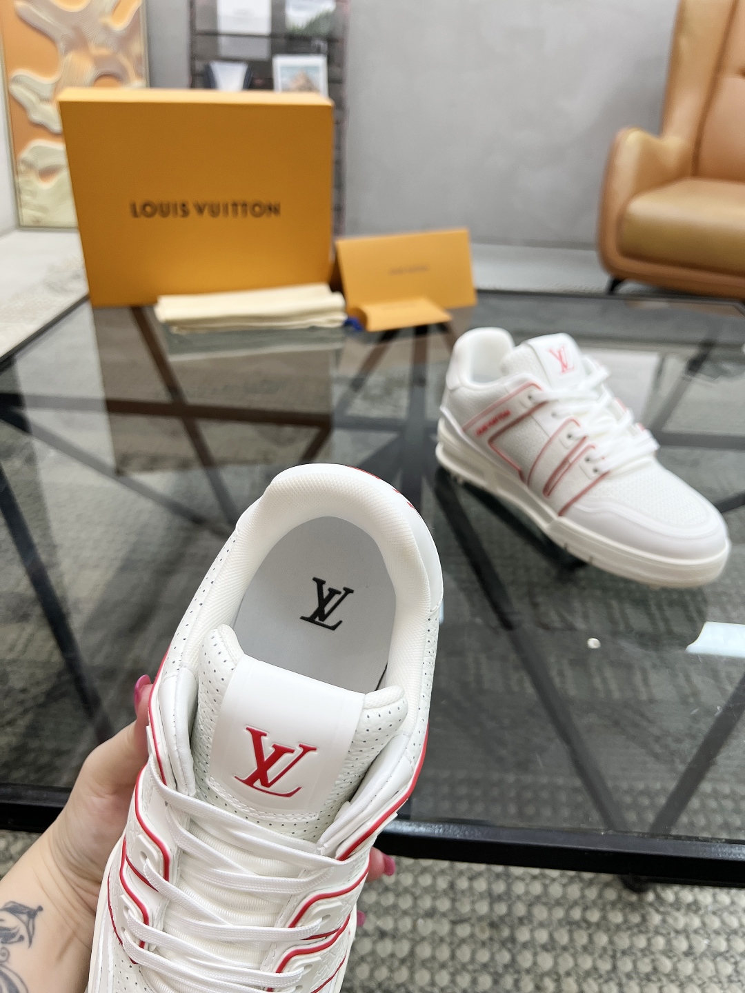  L 🔍顶级代购🇮🇹 路 炸街男神爆款运动板鞋专柜同步，鞋面意大利进口牛皮面料，高品质拼接缤纷色彩复杂工
