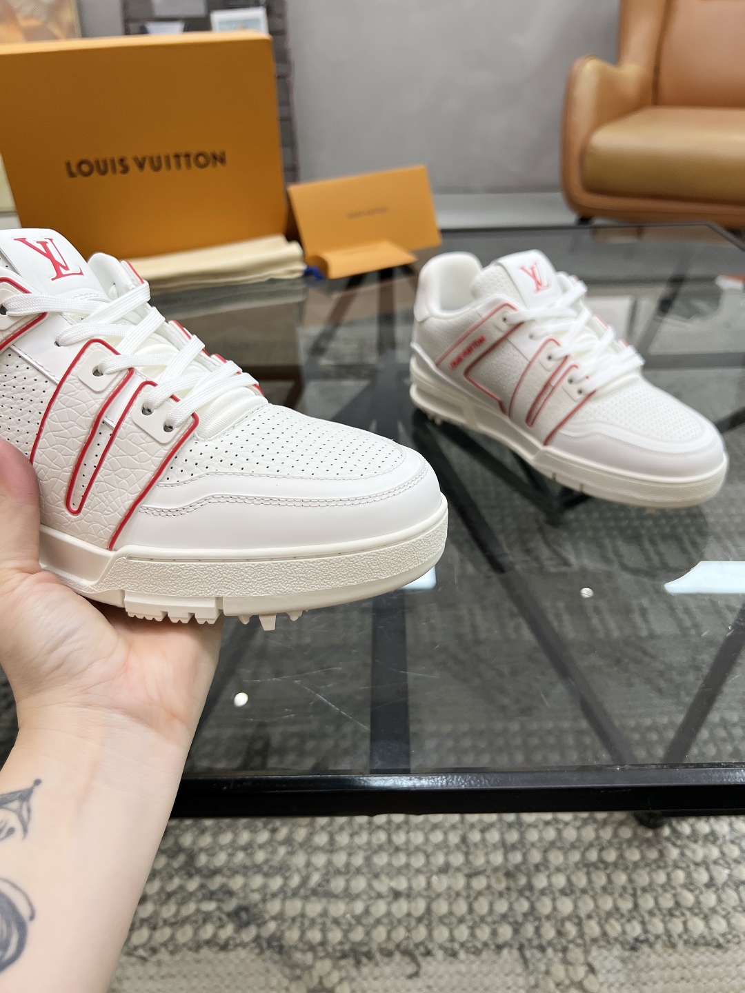  L 🔍顶级代购🇮🇹 路 炸街男神爆款运动板鞋专柜同步，鞋面意大利进口牛皮面料，高品质拼接缤纷色彩复杂工