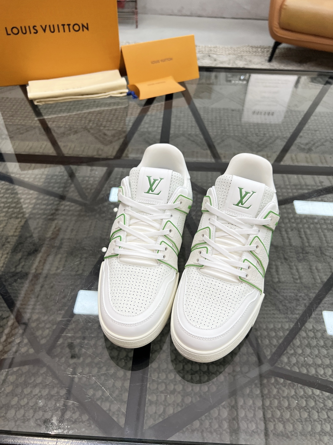  L 🔍顶级代购🇮🇹 路 炸街男神爆款运动板鞋专柜同步，鞋面意大利进口牛皮面料，高品质拼接缤纷色彩复杂工