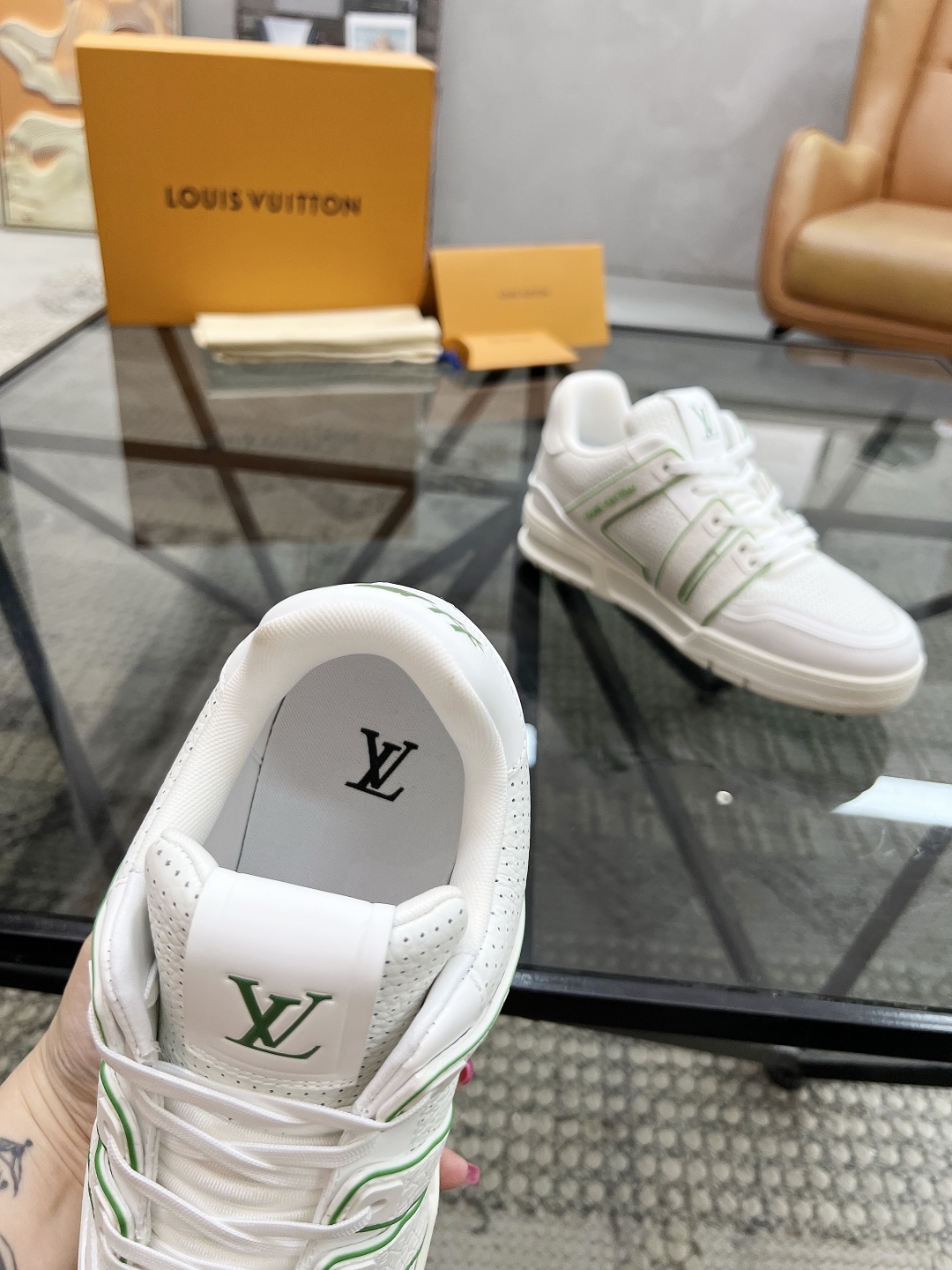  L 🔍顶级代购🇮🇹 路 炸街男神爆款运动板鞋专柜同步，鞋面意大利进口牛皮面料，高品质拼接缤纷色彩复杂工