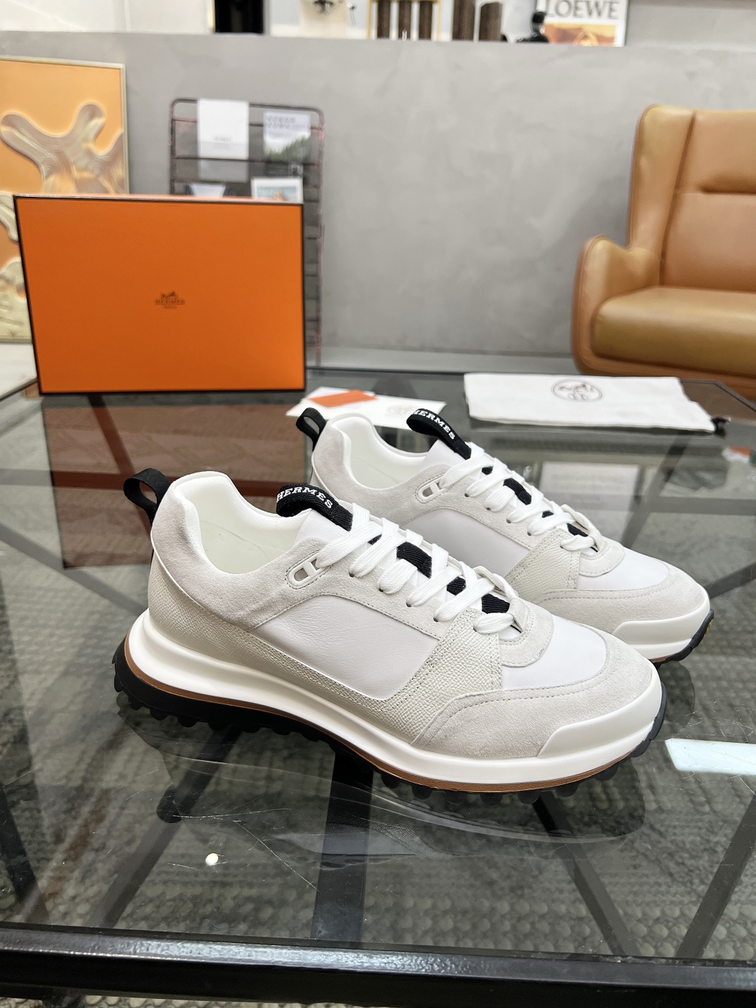 P380 H 🔍顶级代购🇮🇹 爱 超人气男神运动鞋新品来袭专柜同步发售原厂配置，意大利进口原版牛皮面料，透气舒适运动达人必备，透气舒适牛皮里垫，鞋底：原厂特供原版底超级舒适，原厂跟单货 🔍🔍高品质，可随意进出专柜，欢迎对比专柜同步，码数 38-45