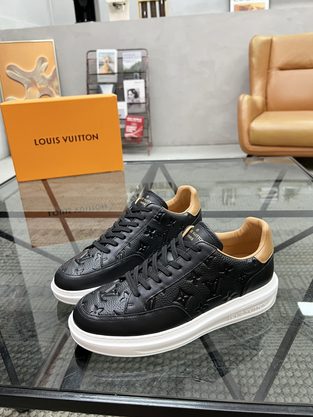 NO:542038,L Top Purchase Road Street Fried Street Men's Hot-Online Casual Sports Shoes Counter Synchronized, Upper imported Italian cowhide fabric, High-quality embossed complex crafts, Imported water-dyed cowhide inner cowhide footbed, Original sole is specially supplied with original sole, foam exclusive movable molding sole is super comfortable, original order goods, high quality, can enter and exit the counter at will, welcome to compare, size 39-44 (order 38 45),,sneakers,cowhide19860909L 顶级代购 路 炸街男神爆款休闲运动鞋专柜同步,鞋面意大利进口牛皮面料,高品质压花复杂工艺品,进口水染牛皮内里牛皮垫脚 鞋底原厂特供原版底,发泡独家活动成型底超级舒适,原厂跟单货,高品质,可随意进出专柜,欢迎对比,码数 39-44（订 38 45）,,sneakers,cowhide,Men's shoes