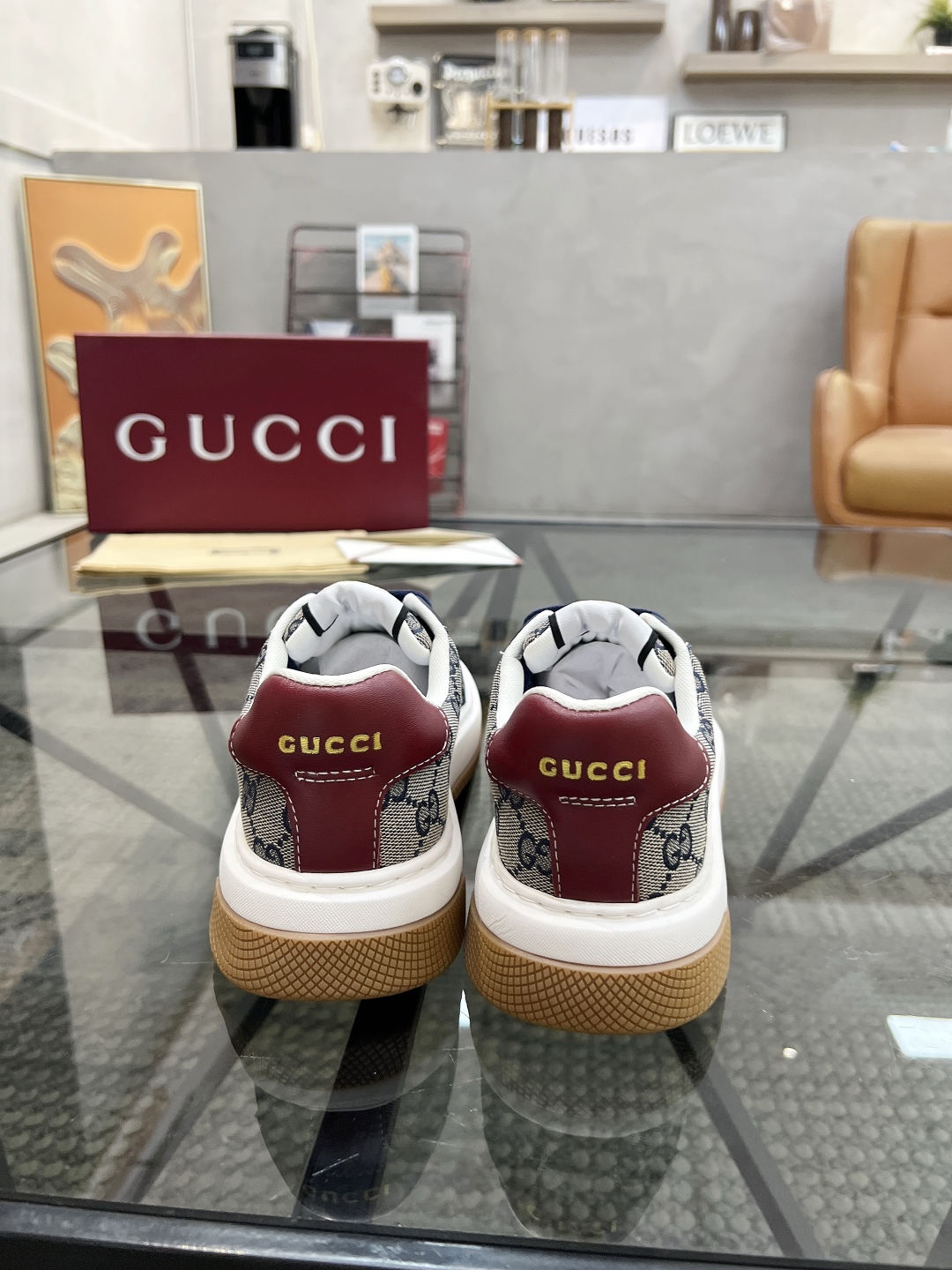 P420 G 🔍顶级代购🇮🇹 古 炸街男神增高运动新品专柜同步发售原厂配置，意大利进口进口牛皮搭配G布面料，柔软舒适网布内里垫，鞋底原厂特供原版底超级舒适，原厂跟单货 🔍🔍高品质，可随意进出专柜，欢迎对比专柜同步，码数 38-45