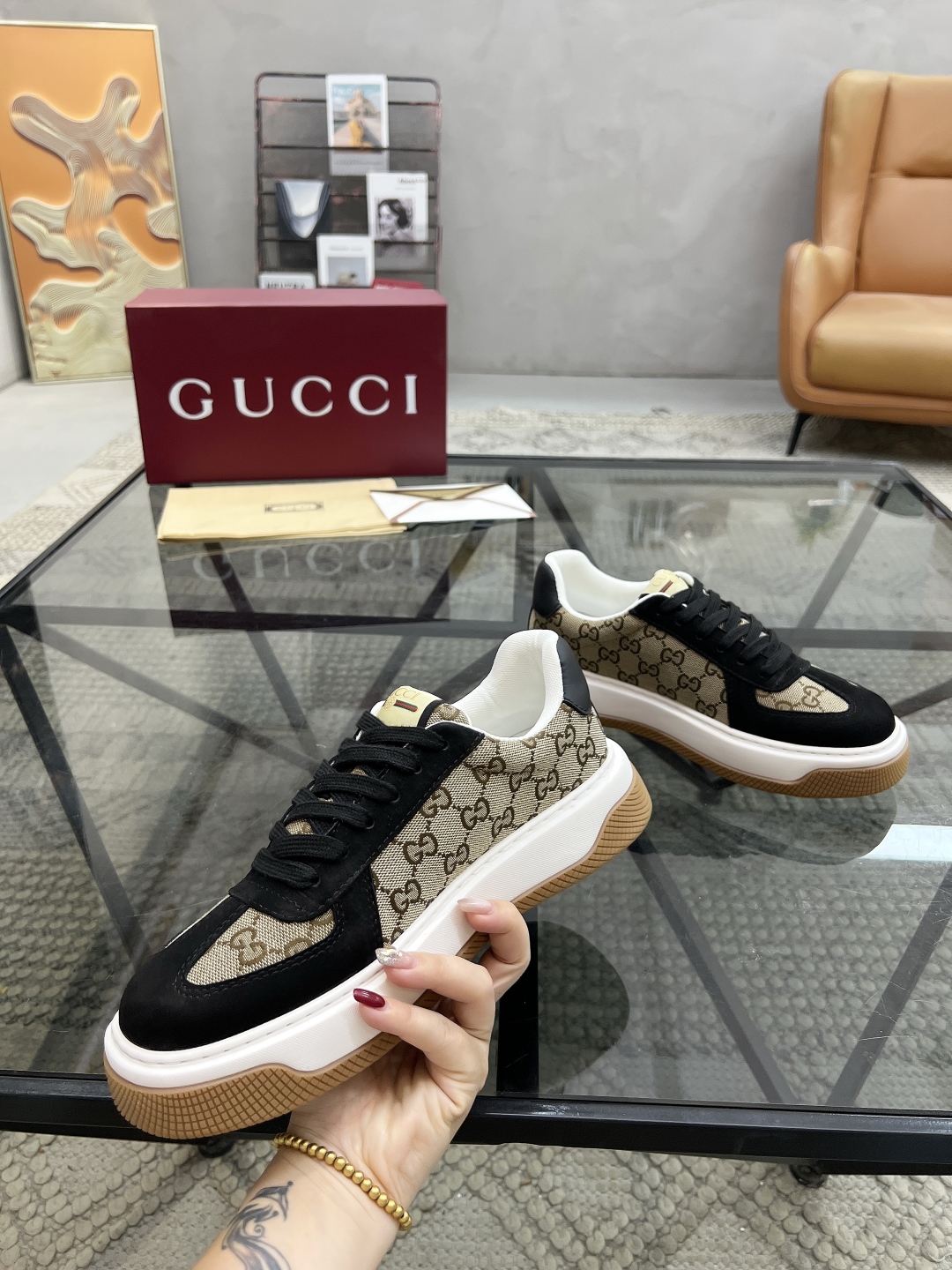 P420 G 🔍顶级代购🇮🇹 古 炸街男神增高运动新品专柜同步发售原厂配置，意大利进口进口牛皮搭配G布面料，柔软舒适网布内里垫，鞋底原厂特供原版底超级舒适，原厂跟单货 🔍🔍高品质，可随意进出专柜，欢迎对比专柜同步，码数 38-45