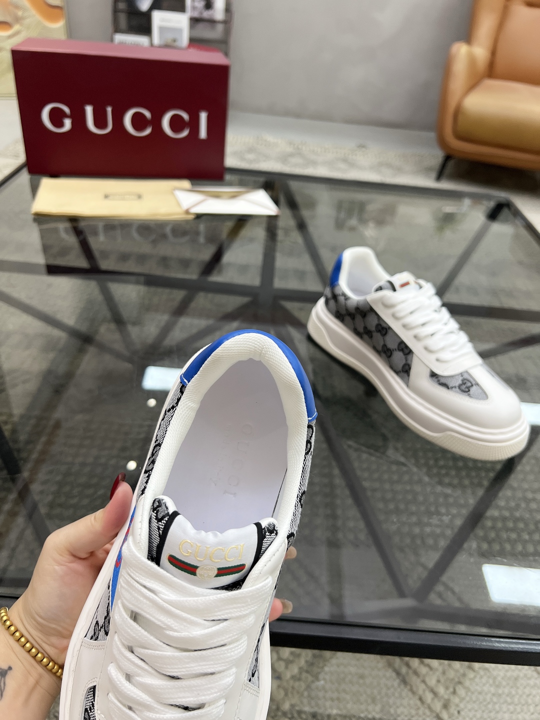 P420 G 🔍顶级代购🇮🇹 古 炸街男神增高运动新品专柜同步发售原厂配置，意大利进口进口牛皮搭配G布面料，柔软舒适网布内里垫，鞋底原厂特供原版底超级舒适，原厂跟单货 🔍🔍高品质，可随意进出专柜，欢迎对比专柜同步，码数 38-45