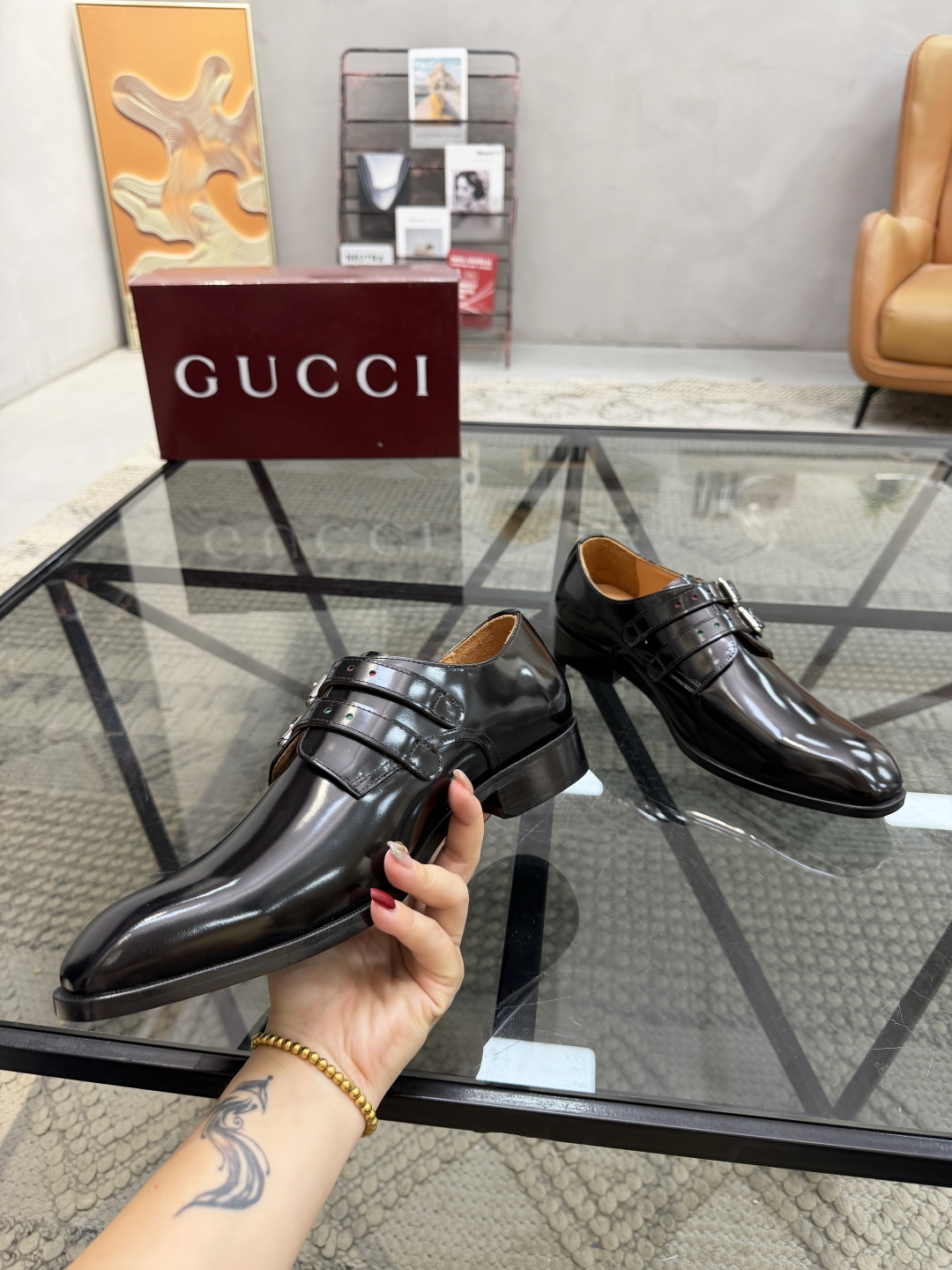 P620 G 🔍顶级代购🇮🇹 古 炸街男神休闲皮底系列皮鞋专柜同步发售原厂配置，意大利进口牛皮面料，全进口水染牛皮里垫，鞋底：原厂特供原版底超级舒适，原厂跟单货 🔍🔍高品质，可随意进出专柜，欢迎对比专柜同步，码数 39-44（订 38 45 46）