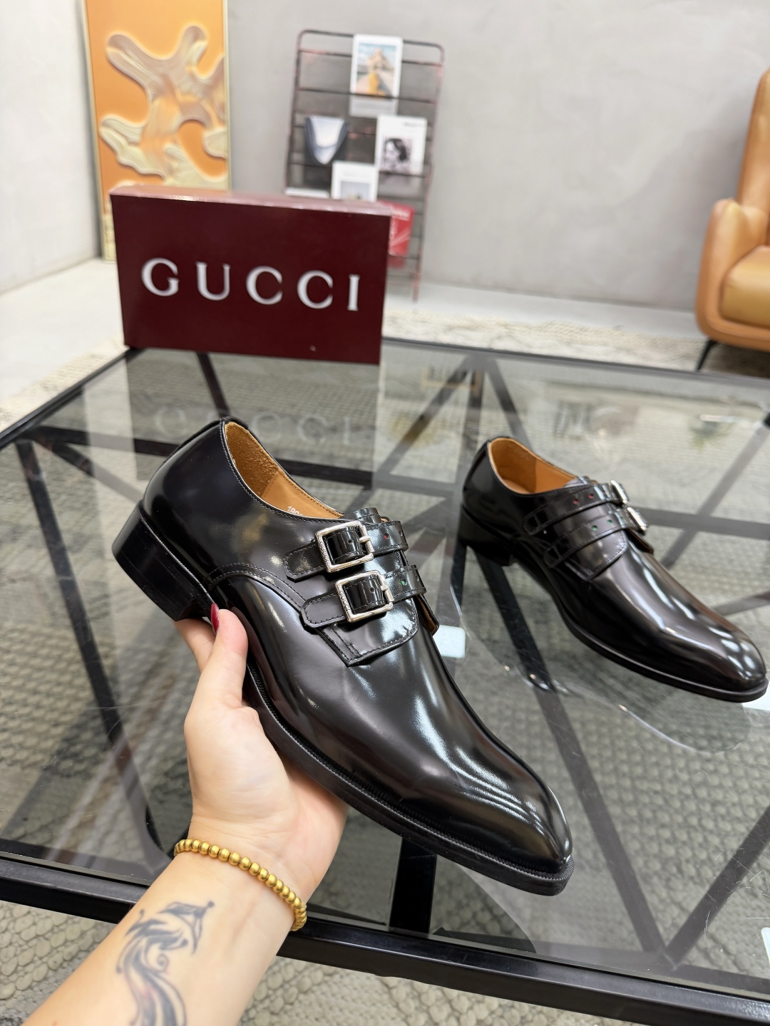 P620 G 🔍顶级代购🇮🇹 古 炸街男神休闲皮底系列皮鞋专柜同步发售原厂配置，意大利进口牛皮面料，全进口水染牛皮里垫，鞋底：原厂特供原版底超级舒适，原厂跟单货 🔍🔍高品质，可随意进出专柜，欢迎对比专柜同步，码数 39-44（订 38 45 46）