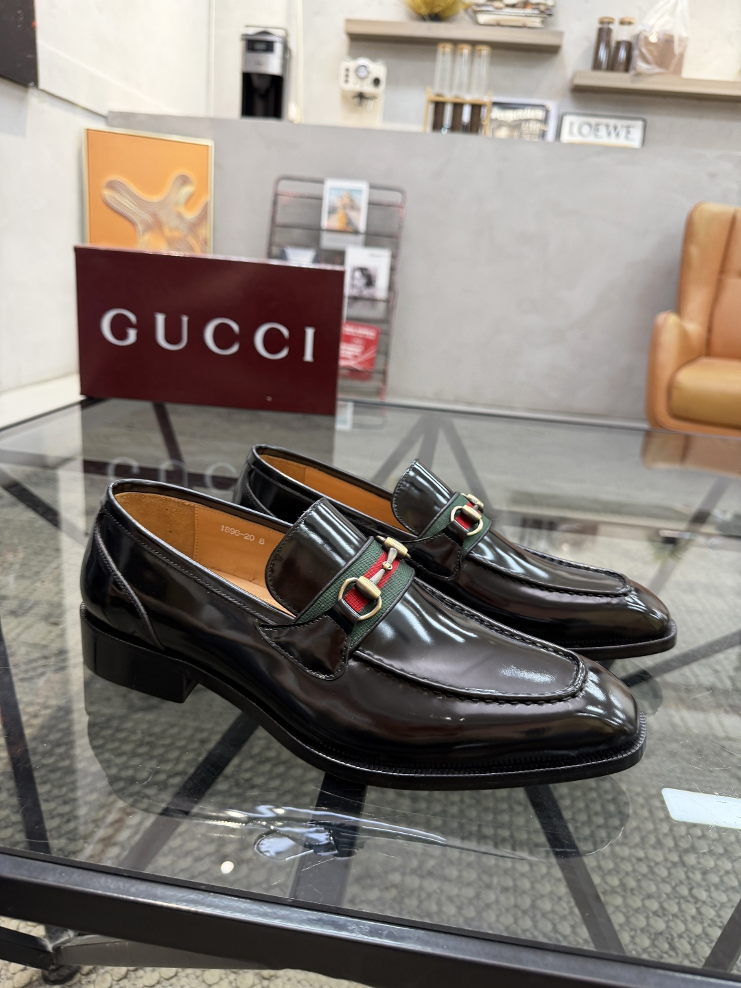 P620 G 🔍顶级代购🇮🇹 古 炸街男神休闲套脚皮底系列皮鞋专柜同步发售原厂配置，意大利进口牛皮面料，全进口水染牛皮里垫，鞋底：原厂特供原版底超级舒适，原厂跟单货 🔍🔍高品质，可随意进出专柜，欢迎对比专柜同步，码数 39-44（订 38 45 46）