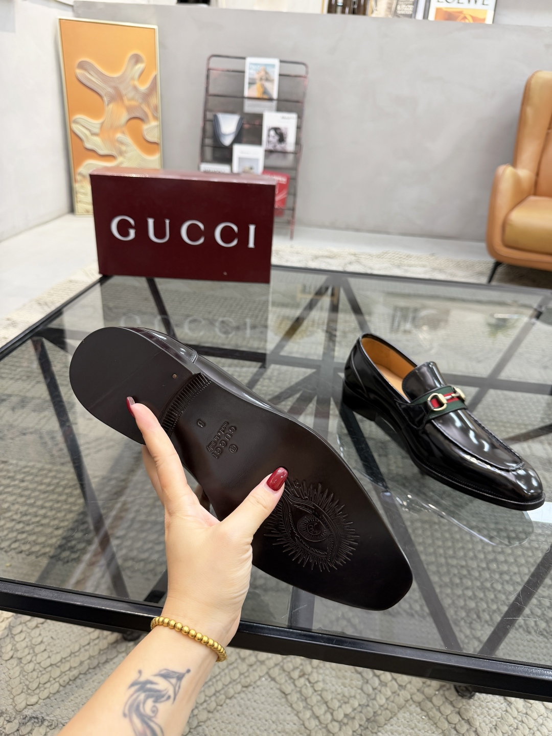 P620 G 🔍顶级代购🇮🇹 古 炸街男神休闲套脚皮底系列皮鞋专柜同步发售原厂配置，意大利进口牛皮面料，全进口水染牛皮里垫，鞋底：原厂特供原版底超级舒适，原厂跟单货 🔍🔍高品质，可随意进出专柜，欢迎对比专柜同步，码数 39-44（订 38 45 46）