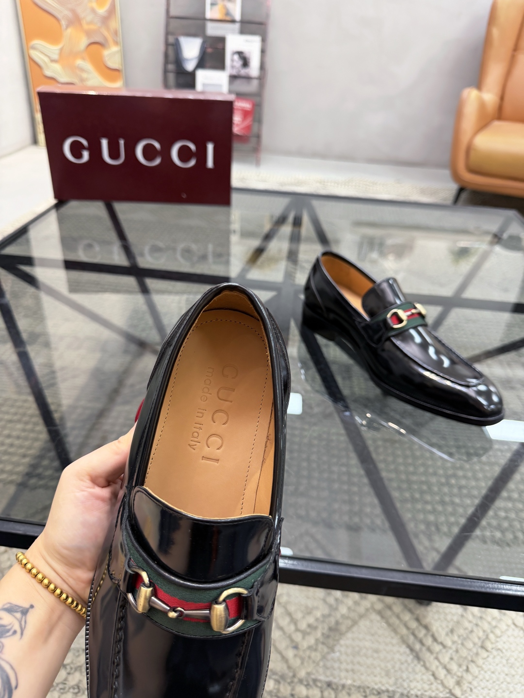 P620 G 🔍顶级代购🇮🇹 古 炸街男神休闲套脚皮底系列皮鞋专柜同步发售原厂配置，意大利进口牛皮面料，全进口水染牛皮里垫，鞋底：原厂特供原版底超级舒适，原厂跟单货 🔍🔍高品质，可随意进出专柜，欢迎对比专柜同步，码数 39-44（订 38 45 46）