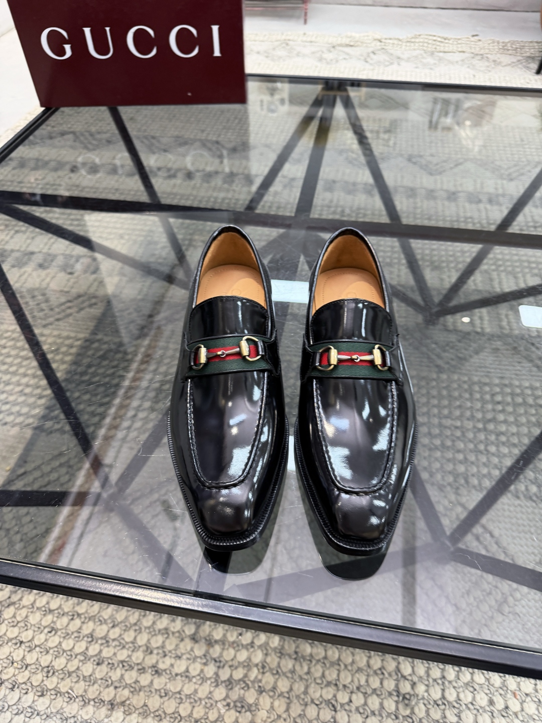 P620 G 🔍顶级代购🇮🇹 古 炸街男神休闲套脚皮底系列皮鞋专柜同步发售原厂配置，意大利进口牛皮面料，全进口水染牛皮里垫，鞋底：原厂特供原版底超级舒适，原厂跟单货 🔍🔍高品质，可随意进出专柜，欢迎对比专柜同步，码数 39-44（订 38 45 46）