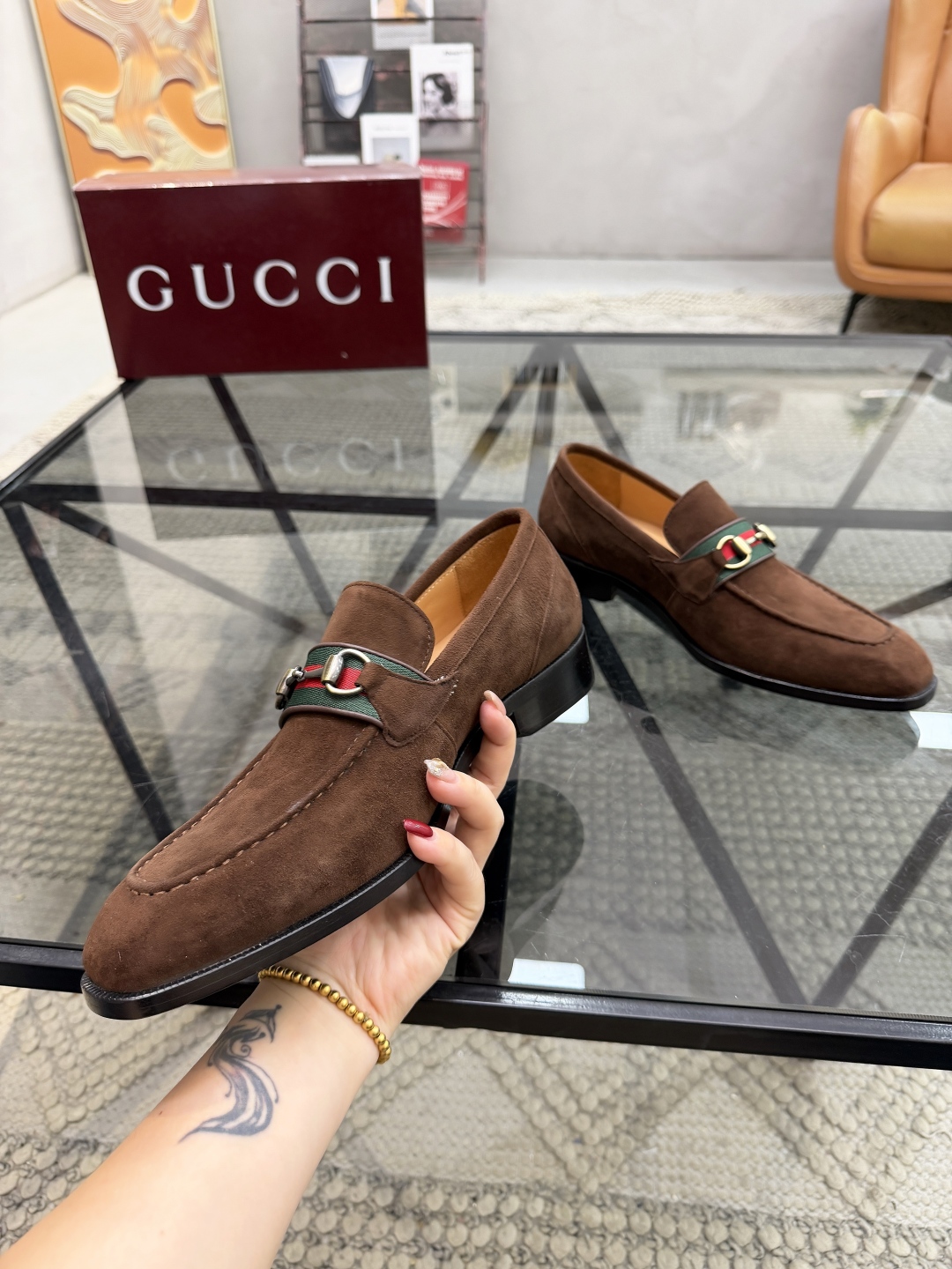 P620 G 🔍顶级代购🇮🇹 古 炸街男神休闲套脚皮底系列皮鞋专柜同步发售原厂配置，意大利进口牛皮面料，全进口水染牛皮里垫，鞋底：原厂特供原版底超级舒适，原厂跟单货 🔍🔍高品质，可随意进出专柜，欢迎对比专柜同步，码数 39-44（订 38 45 46）