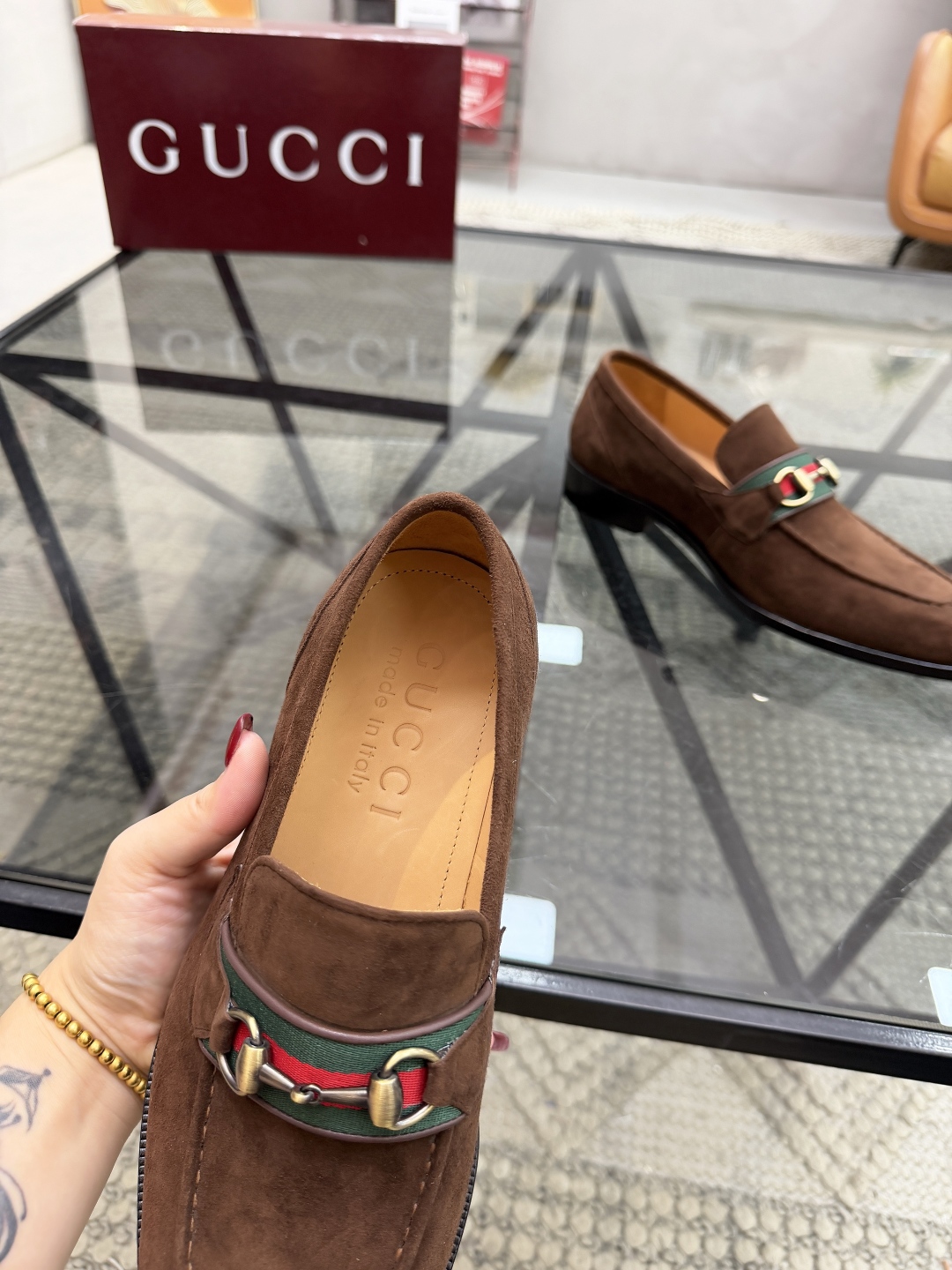 P620 G 🔍顶级代购🇮🇹 古 炸街男神休闲套脚皮底系列皮鞋专柜同步发售原厂配置，意大利进口牛皮面料，全进口水染牛皮里垫，鞋底：原厂特供原版底超级舒适，原厂跟单货 🔍🔍高品质，可随意进出专柜，欢迎对比专柜同步，码数 39-44（订 38 45 46）