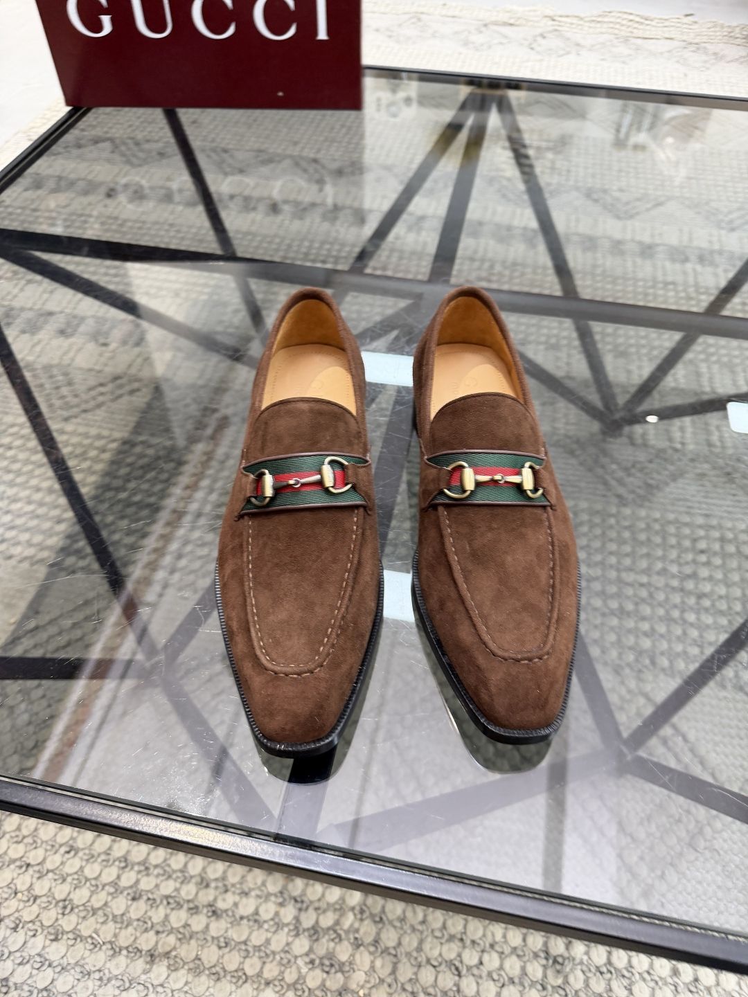 P620 G 🔍顶级代购🇮🇹 古 炸街男神休闲套脚皮底系列皮鞋专柜同步发售原厂配置，意大利进口牛皮面料，全进口水染牛皮里垫，鞋底：原厂特供原版底超级舒适，原厂跟单货 🔍🔍高品质，可随意进出专柜，欢迎对比专柜同步，码数 39-44（订 38 45 46）