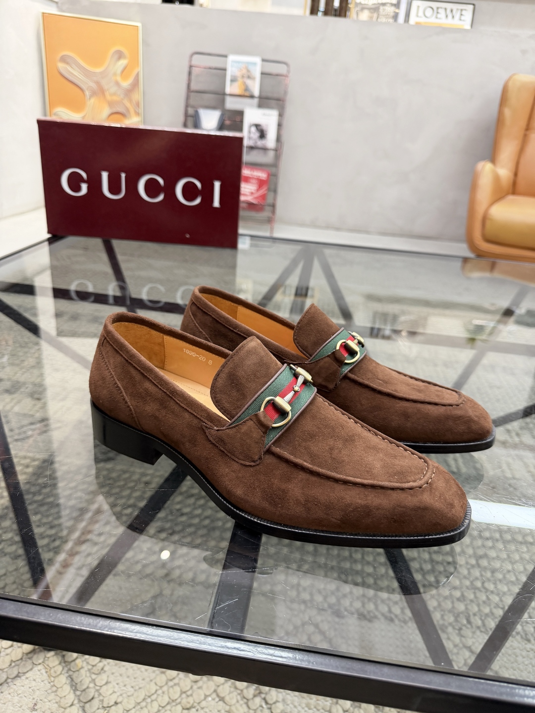 P620 G 🔍顶级代购🇮🇹 古 炸街男神休闲套脚皮底系列皮鞋专柜同步发售原厂配置，意大利进口牛皮面料，全进口水染牛皮里垫，鞋底：原厂特供原版底超级舒适，原厂跟单货 🔍🔍高品质，可随意进出专柜，欢迎对比专柜同步，码数 39-44（订 38 45 46）