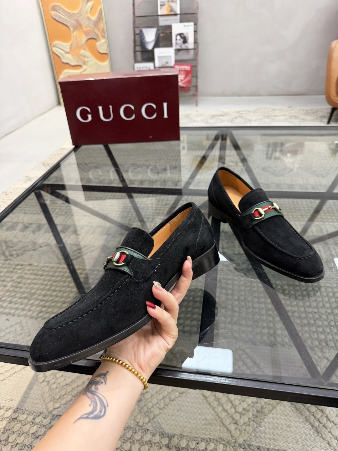 P620 G 🔍顶级代购🇮🇹 古 炸街男神休闲套脚皮底系列皮鞋专柜同步发售原厂配置，意大利进口牛皮面料，全进口水染牛皮里垫，鞋底：原厂特供原版底超级舒适，原厂跟单货 🔍🔍高品质，可随意进出专柜，欢迎对比专柜同步，码数 39-44（订 38 45 46）