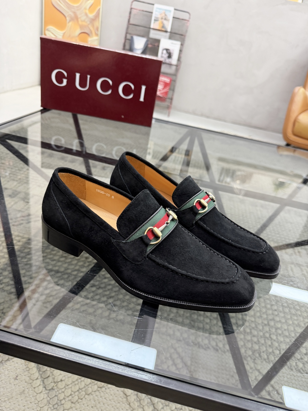 P620 G 🔍顶级代购🇮🇹 古 炸街男神休闲套脚皮底系列皮鞋专柜同步发售原厂配置，意大利进口牛皮面料，全进口水染牛皮里垫，鞋底：原厂特供原版底超级舒适，原厂跟单货 🔍🔍高品质，可随意进出专柜，欢迎对比专柜同步，码数 39-44（订 38 45 46）