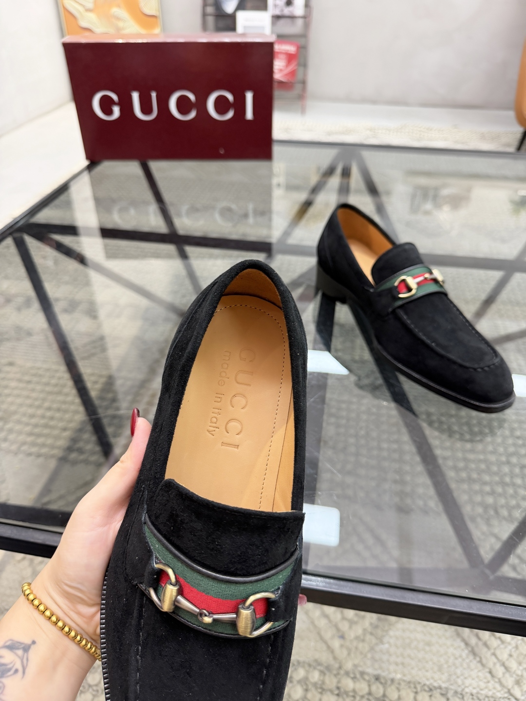 P620 G 🔍顶级代购🇮🇹 古 炸街男神休闲套脚皮底系列皮鞋专柜同步发售原厂配置，意大利进口牛皮面料，全进口水染牛皮里垫，鞋底：原厂特供原版底超级舒适，原厂跟单货 🔍🔍高品质，可随意进出专柜，欢迎对比专柜同步，码数 39-44（订 38 45 46）