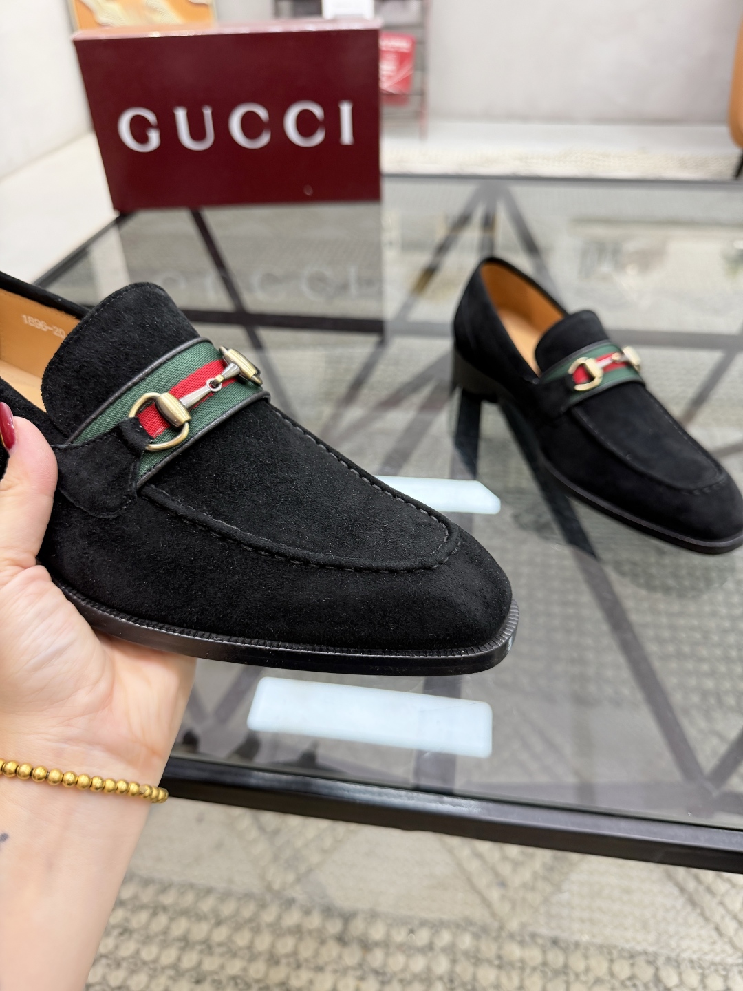 P620 G 🔍顶级代购🇮🇹 古 炸街男神休闲套脚皮底系列皮鞋专柜同步发售原厂配置，意大利进口牛皮面料，全进口水染牛皮里垫，鞋底：原厂特供原版底超级舒适，原厂跟单货 🔍🔍高品质，可随意进出专柜，欢迎对比专柜同步，码数 39-44（订 38 45 46）