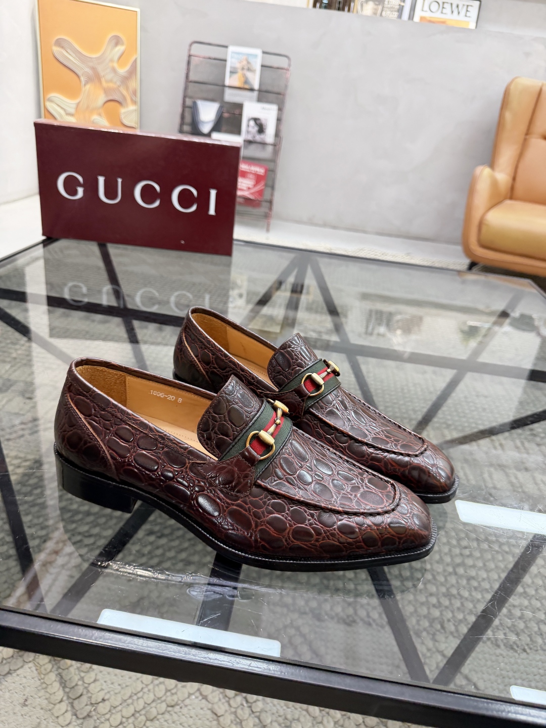 P620 G 🔍顶级代购🇮🇹 古 炸街男神休闲套脚皮底系列皮鞋专柜同步发售原厂配置，意大利进口牛皮面料，全进口水染牛皮里垫，鞋底：原厂特供原版底超级舒适，原厂跟单货 🔍🔍高品质，可随意进出专柜，欢迎对比专柜同步，码数 39-44（订 38 45 46）