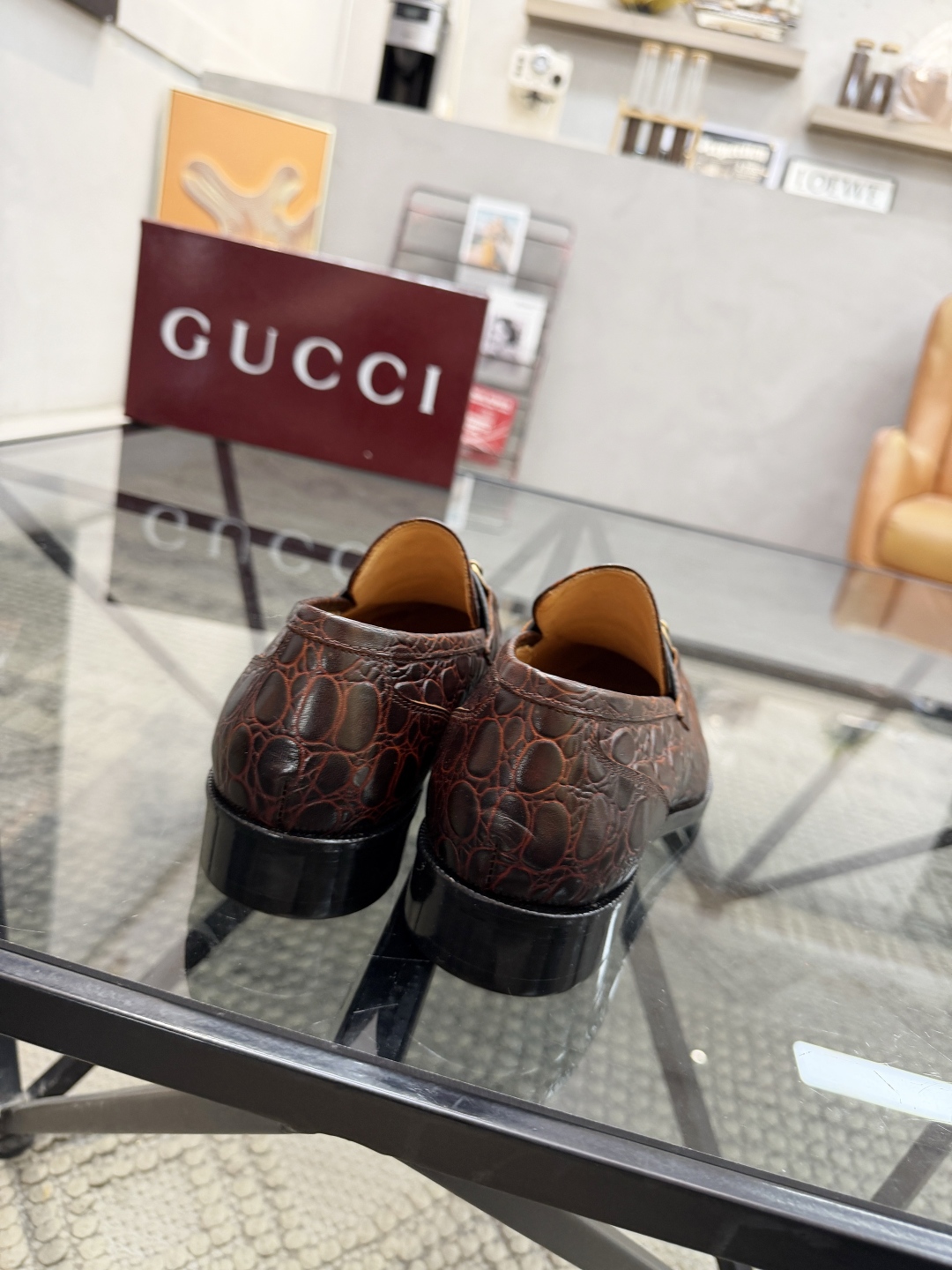 P620 G 🔍顶级代购🇮🇹 古 炸街男神休闲套脚皮底系列皮鞋专柜同步发售原厂配置，意大利进口牛皮面料，全进口水染牛皮里垫，鞋底：原厂特供原版底超级舒适，原厂跟单货 🔍🔍高品质，可随意进出专柜，欢迎对比专柜同步，码数 39-44（订 38 45 46）