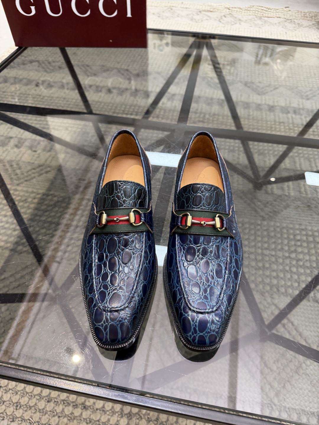 P620 G 🔍顶级代购🇮🇹 古 炸街男神休闲套脚皮底系列皮鞋专柜同步发售原厂配置，意大利进口牛皮面料，全进口水染牛皮里垫，鞋底：原厂特供原版底超级舒适，原厂跟单货 🔍🔍高品质，可随意进出专柜，欢迎对比专柜同步，码数 39-44（订 38 45 46）