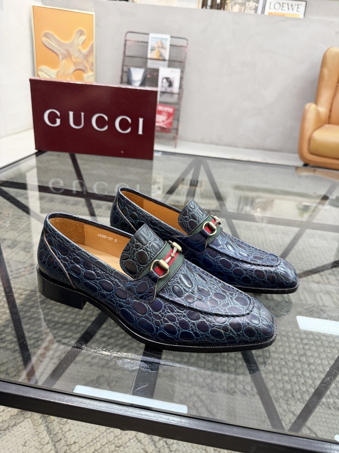 P620 G 🔍顶级代购🇮🇹 古 炸街男神休闲套脚皮底系列皮鞋专柜同步发售原厂配置，意大利进口牛皮面料，全进口水染牛皮里垫，鞋底：原厂特供原版底超级舒适，原厂跟单货 🔍🔍高品质，可随意进出专柜，欢迎对比专柜同步，码数 39-44（订 38 45 46）