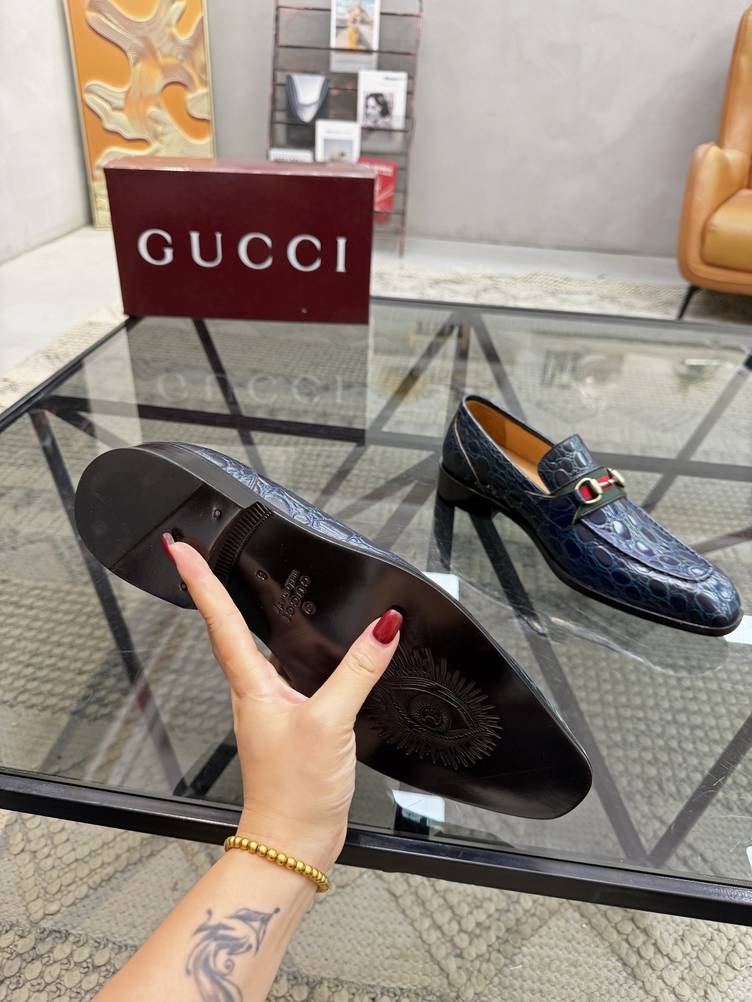 P620 G 🔍顶级代购🇮🇹 古 炸街男神休闲套脚皮底系列皮鞋专柜同步发售原厂配置，意大利进口牛皮面料，全进口水染牛皮里垫，鞋底：原厂特供原版底超级舒适，原厂跟单货 🔍🔍高品质，可随意进出专柜，欢迎对比专柜同步，码数 39-44（订 38 45 46）