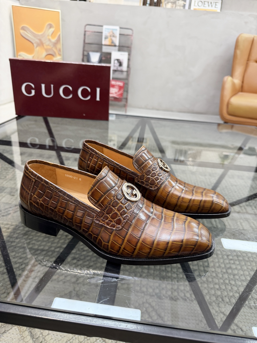 P620 G 🔍顶级代购🇮🇹 古 炸街男神休闲套脚皮底系列皮鞋专柜同步发售原厂配置，意大利进口牛皮面料，全进口水染牛皮里垫，鞋底：原厂特供原版底超级舒适，原厂跟单货 🔍🔍高品质，可随意进出专柜，欢迎对比专柜同步，码数 39-44（订 38 45 46）