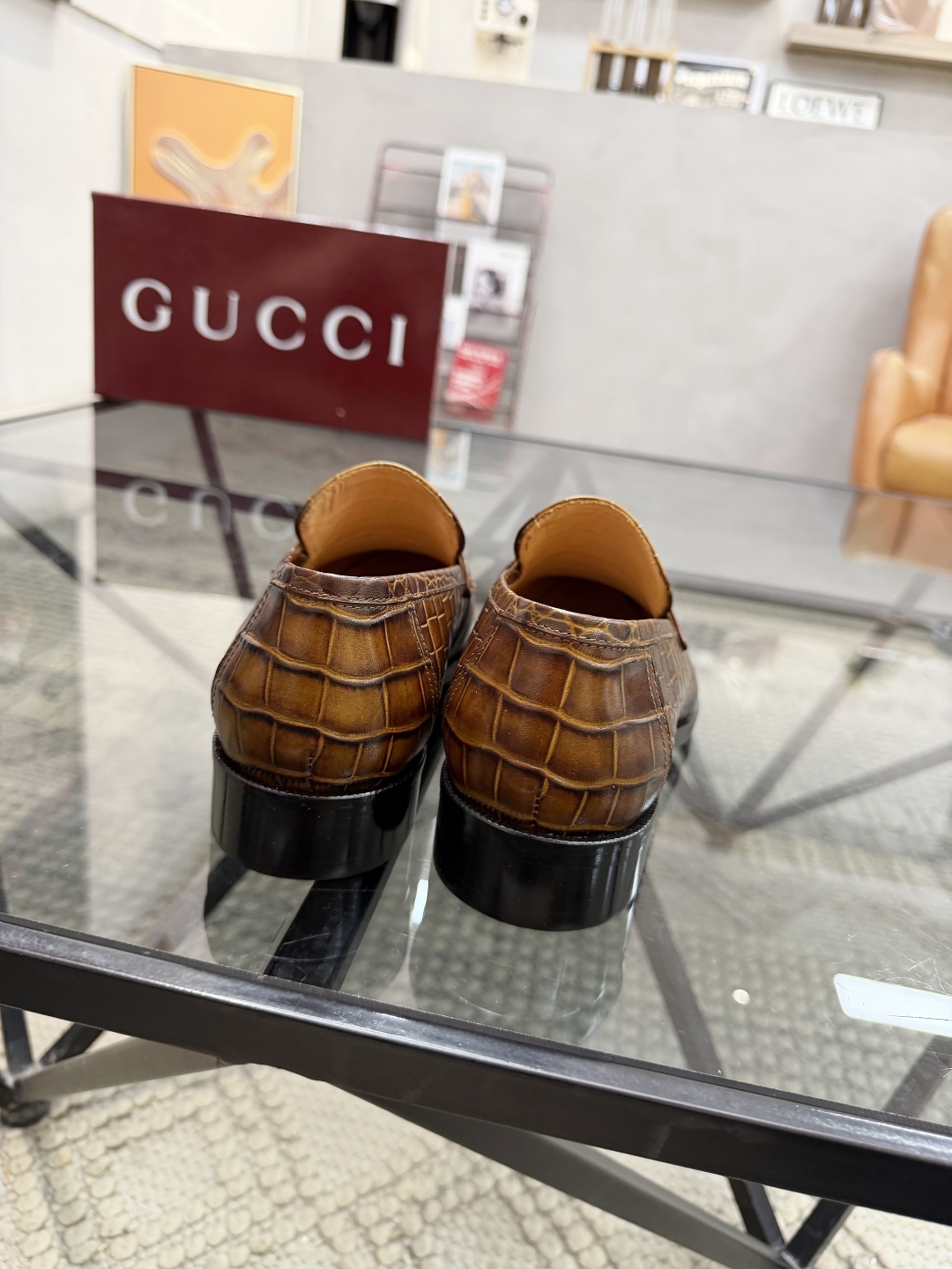 P620 G 🔍顶级代购🇮🇹 古 炸街男神休闲套脚皮底系列皮鞋专柜同步发售原厂配置，意大利进口牛皮面料，全进口水染牛皮里垫，鞋底：原厂特供原版底超级舒适，原厂跟单货 🔍🔍高品质，可随意进出专柜，欢迎对比专柜同步，码数 39-44（订 38 45 46）