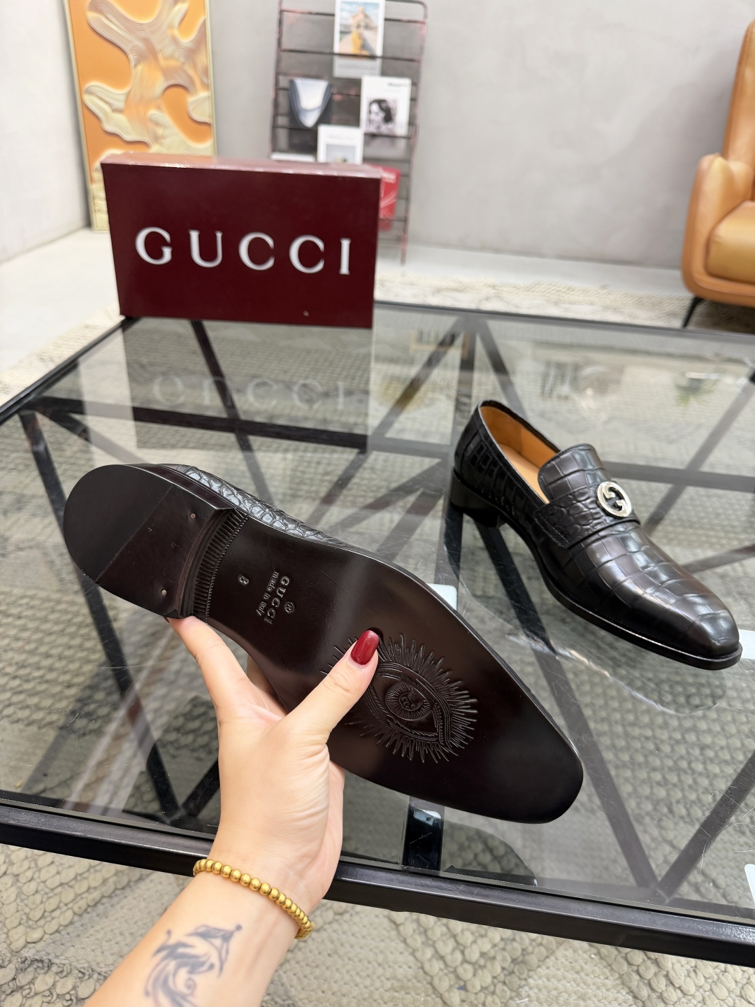 P620 G 🔍顶级代购🇮🇹 古 炸街男神休闲套脚皮底系列皮鞋专柜同步发售原厂配置，意大利进口牛皮面料，全进口水染牛皮里垫，鞋底：原厂特供原版底超级舒适，原厂跟单货 🔍🔍高品质，可随意进出专柜，欢迎对比专柜同步，码数 39-44（订 38 45 46）